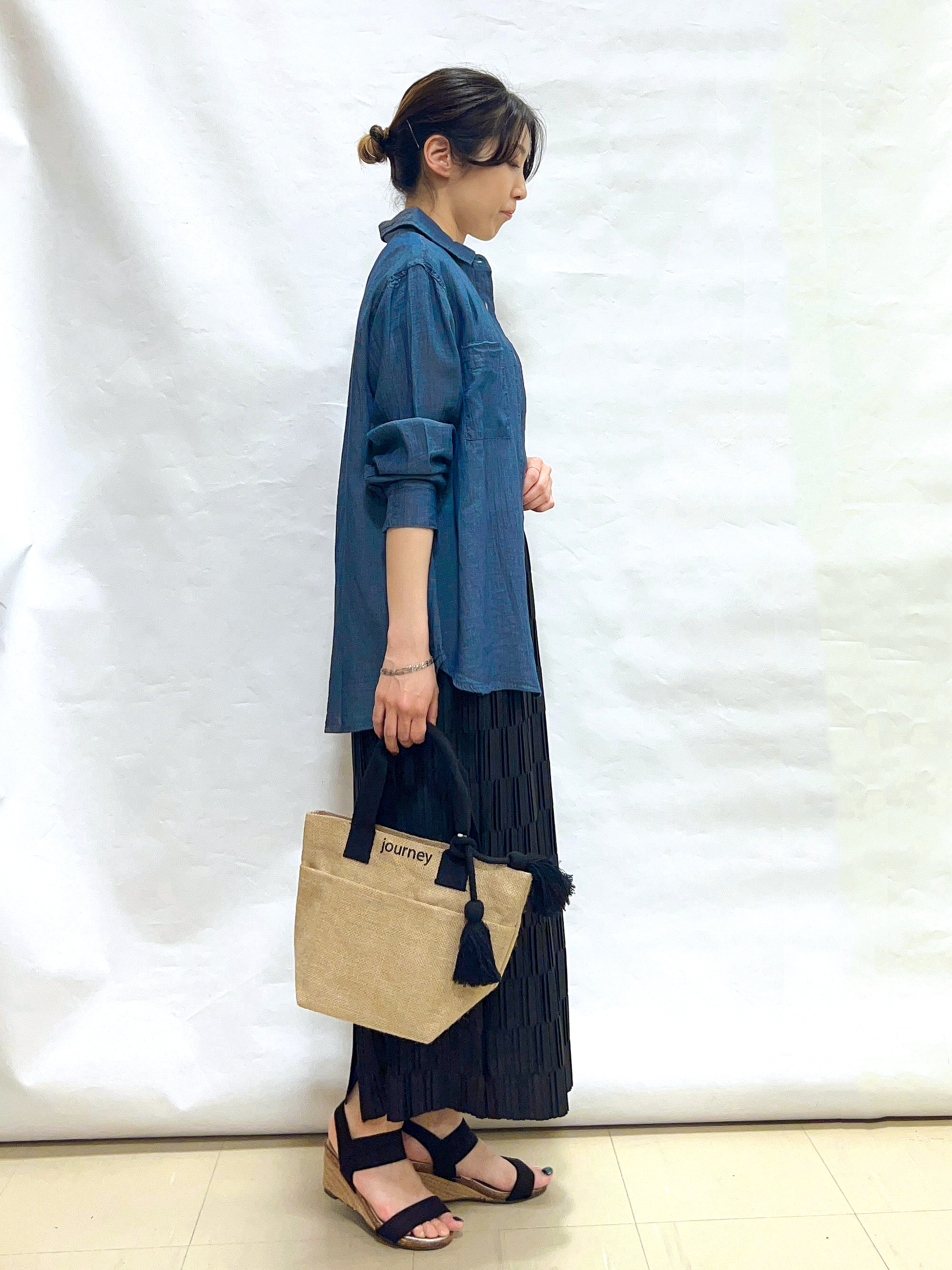 まっつんさんの「SHOO･LA･RUE｜【UVカット/接触冷感】上品に涼し気 とろみタックノースリーブトップス」を使ったコーディネート