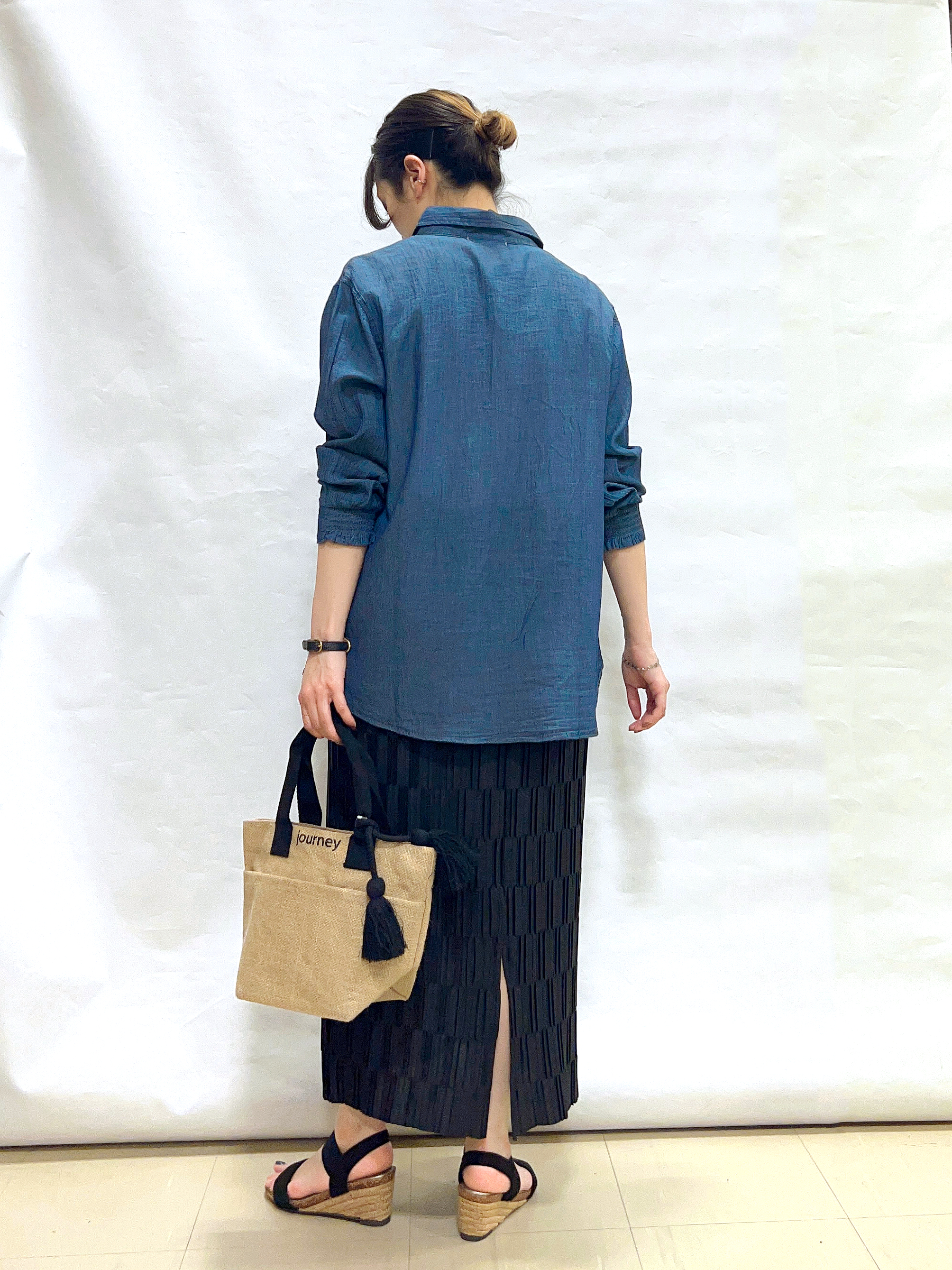 まっつんさんの「SHOO･LA･RUE｜【UVカット/接触冷感】上品に涼し気 とろみタックノースリーブトップス」を使ったコーディネート