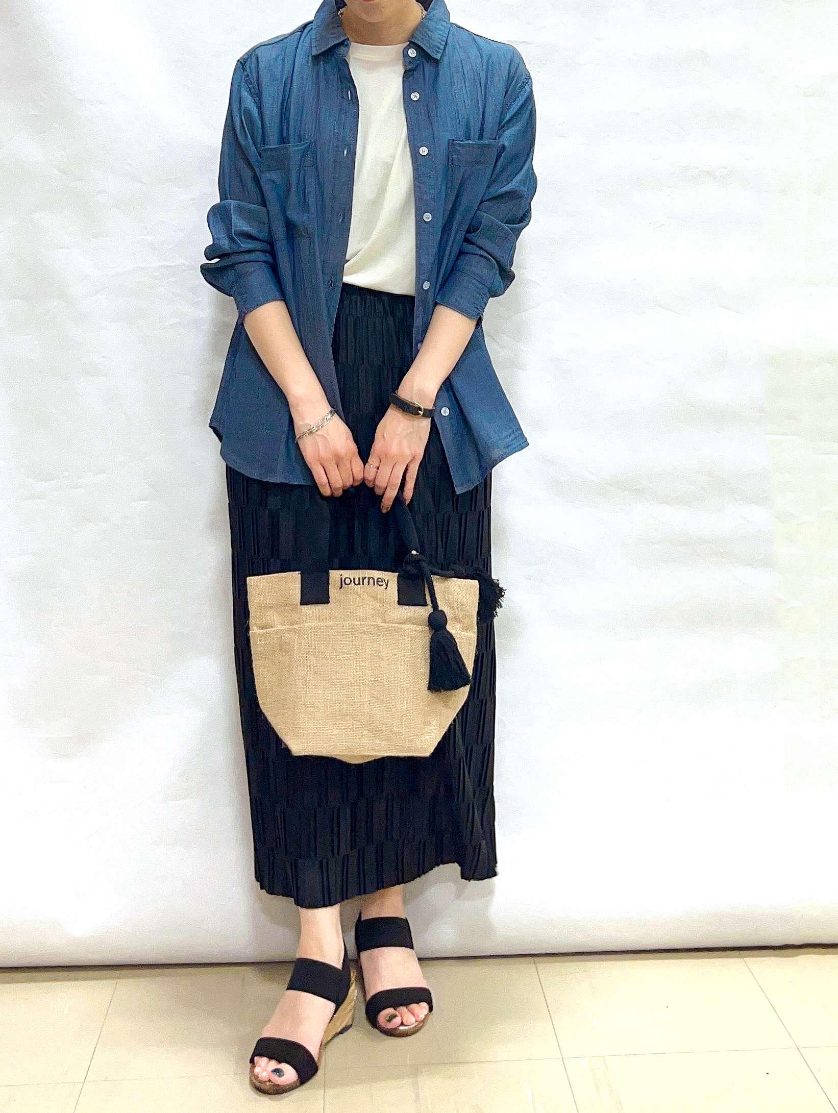 まっつんさんの「SHOO･LA･RUE｜【UVカット/接触冷感】上品に涼し気 とろみタックノースリーブトップス」を使ったコーディネート