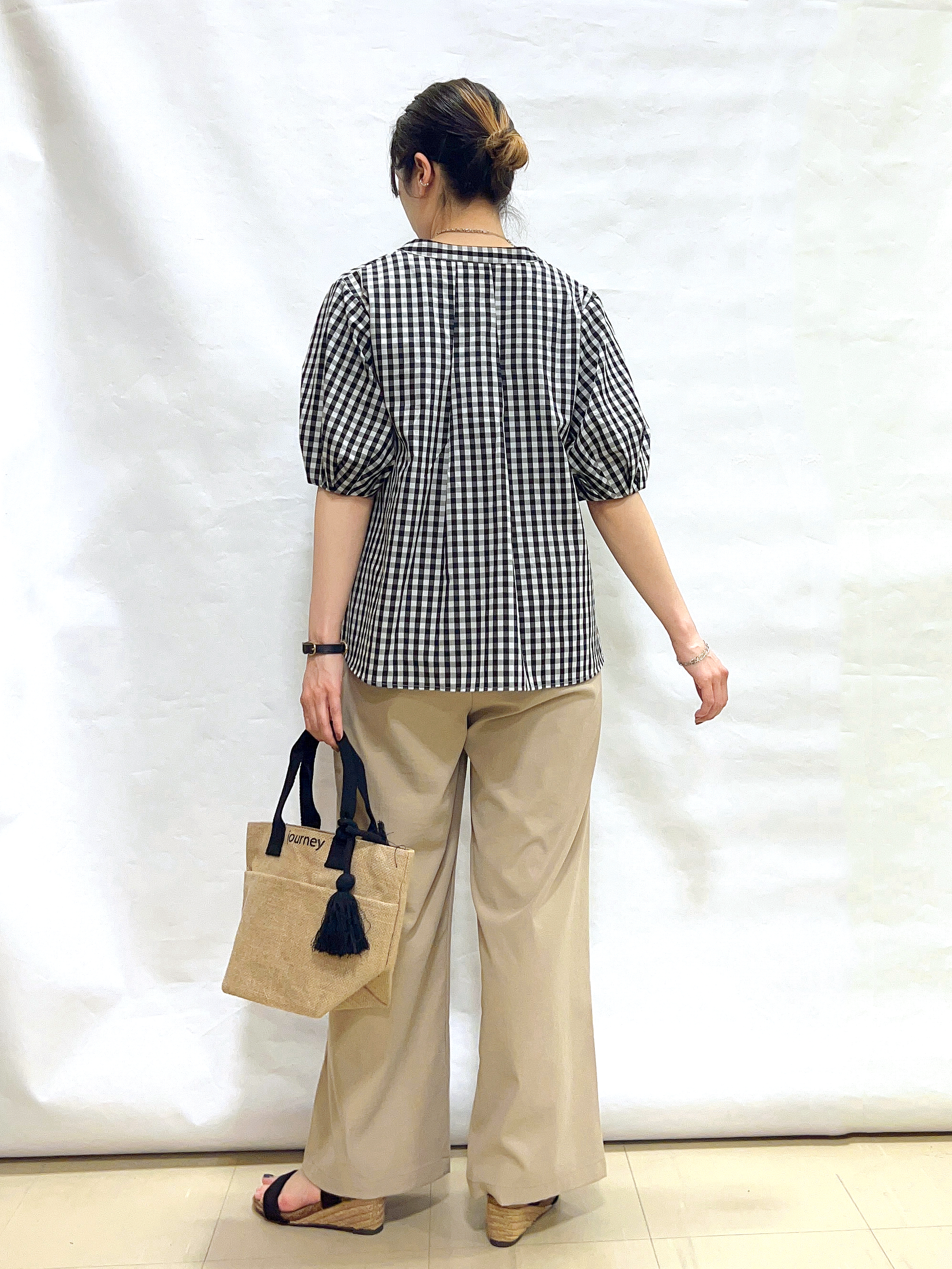 まっつんさんの「SHOO･LA･RUE｜【洗濯機可/S-LL/体型カバー】オンオフ使える 大人のツータックワイドパンツ」を使ったコーディネート