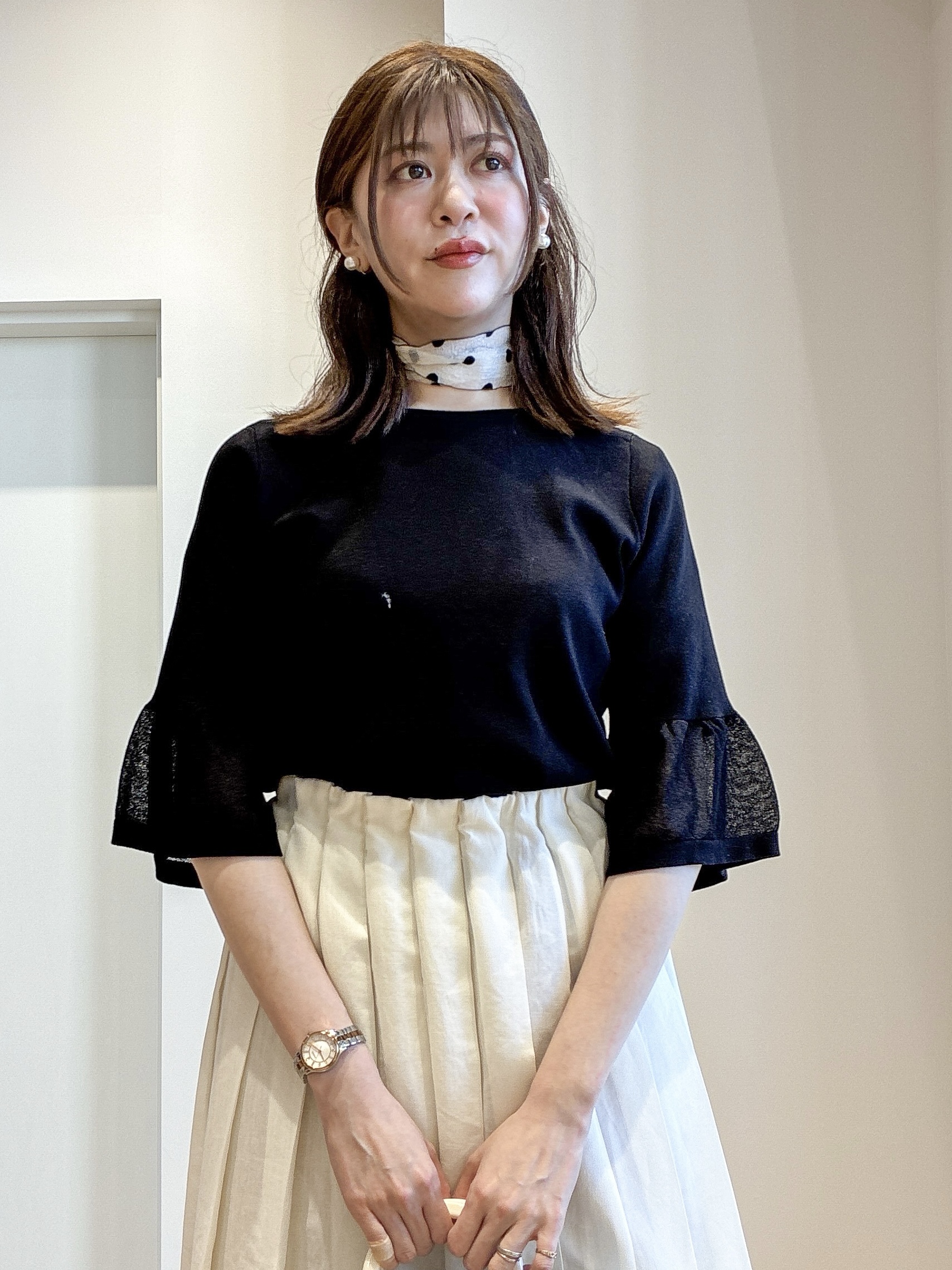 もんちゃんさんの「OPAQUE.CLIP｜シアーフレアスリーブニット【洗濯機OK／抗ピル】」を使ったコーディネート