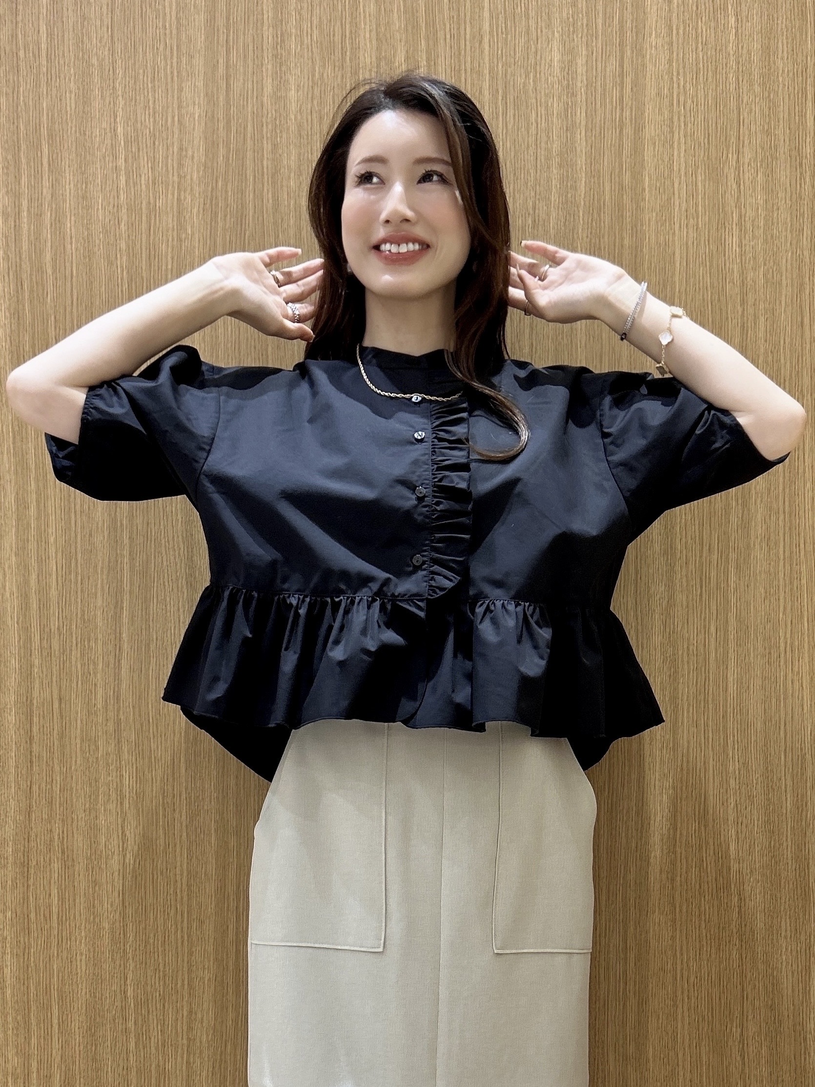 maiさんの「OPAQUE.CLIP｜フリルペプラムシャツブラウス【洗濯機OK】」を使ったコーディネート