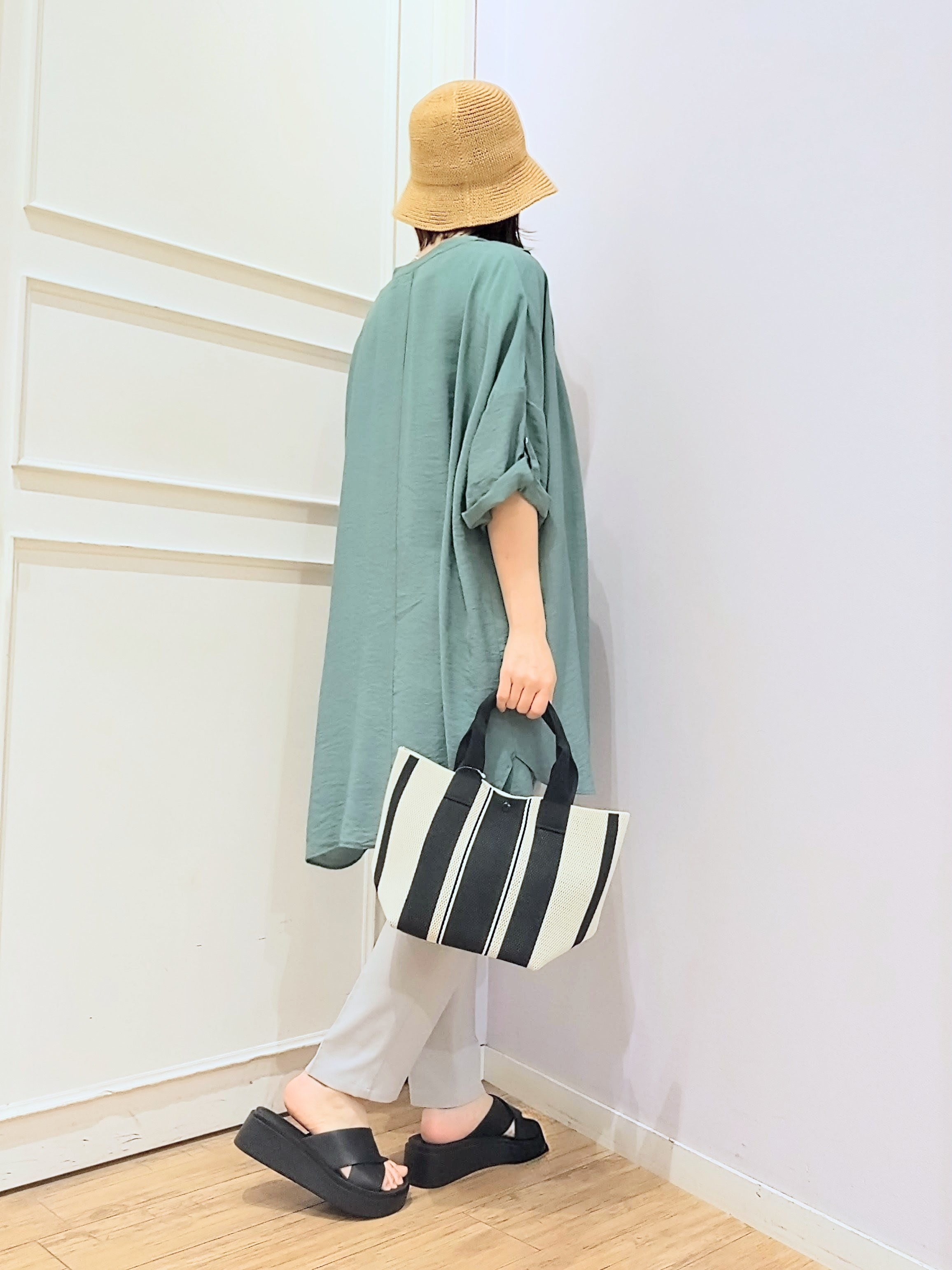 miomioさんの「SHOO･LA･RUE｜【S-LL/洗濯機可】気になる体型すっぽり隠す スキッパードルマンチュニック」を使ったコーディネート