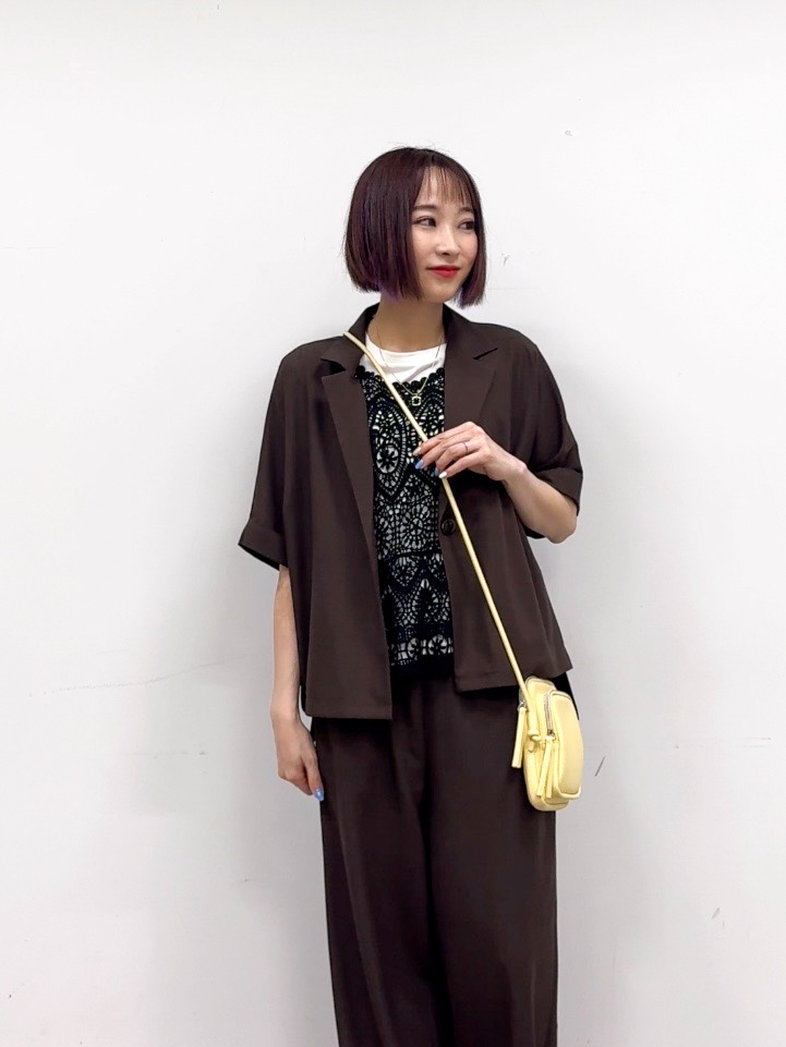 𝐜𝐡𝐢𝐤𝐚さんの「SHOO･LA･RUE｜【セットアップ可/洗濯後しわになりにくい/S-LL】半袖とろみテーラードジャケット」を使ったコーディネート