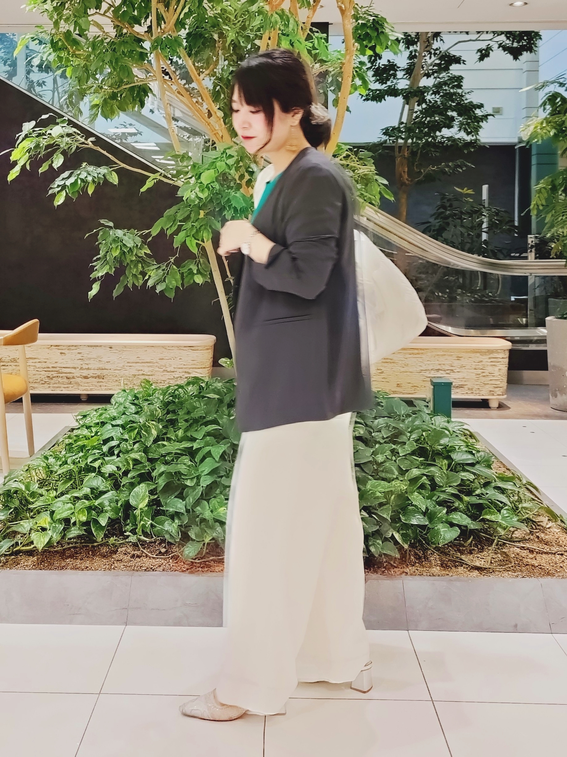 TOMOMIさんの「INDIVI｜【接触冷感／透湿／着る日傘】ノーカラージャケット」を使ったコーディネート