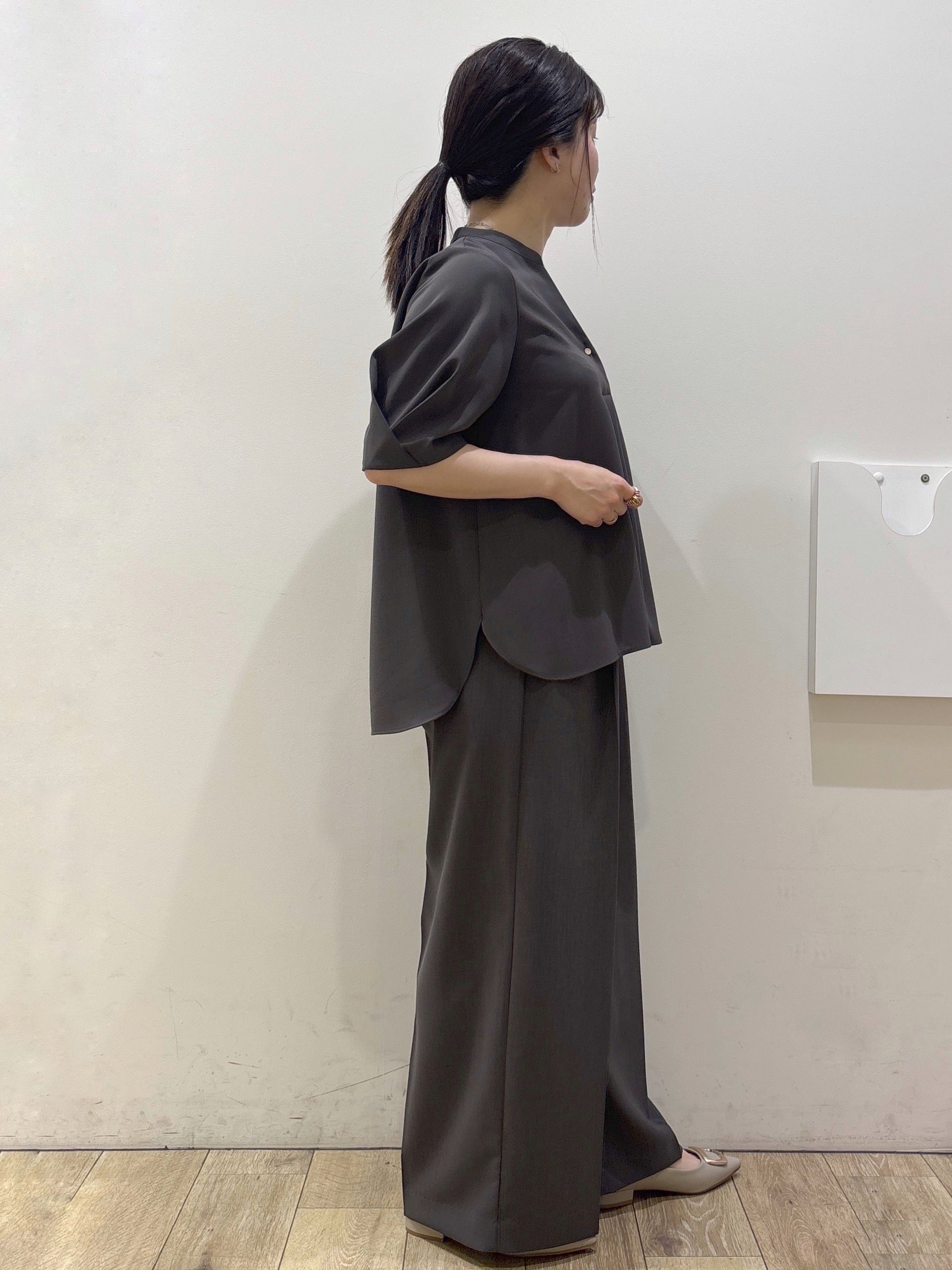 mameさんの「OPAQUE.CLIP｜【ストレッチ／防シワ／洗濯機OK】タックスリーブブラウス《SS～LL／6col／セットアップ可》」を使ったコーディネート
