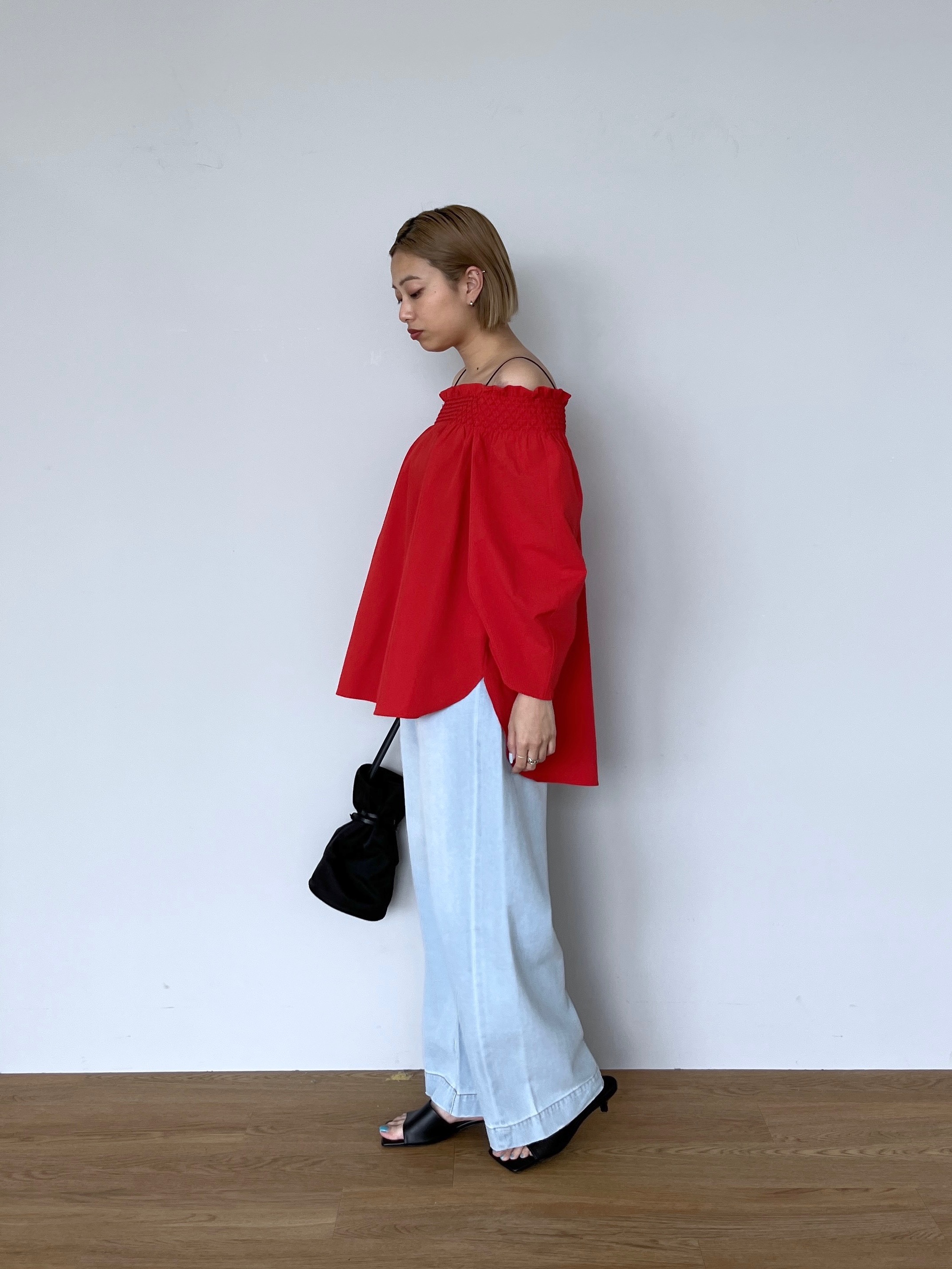 Harukaさんの「INDIVI｜サッカーオフショルブラウス【再入荷／2WAY】」を使ったコーディネート
