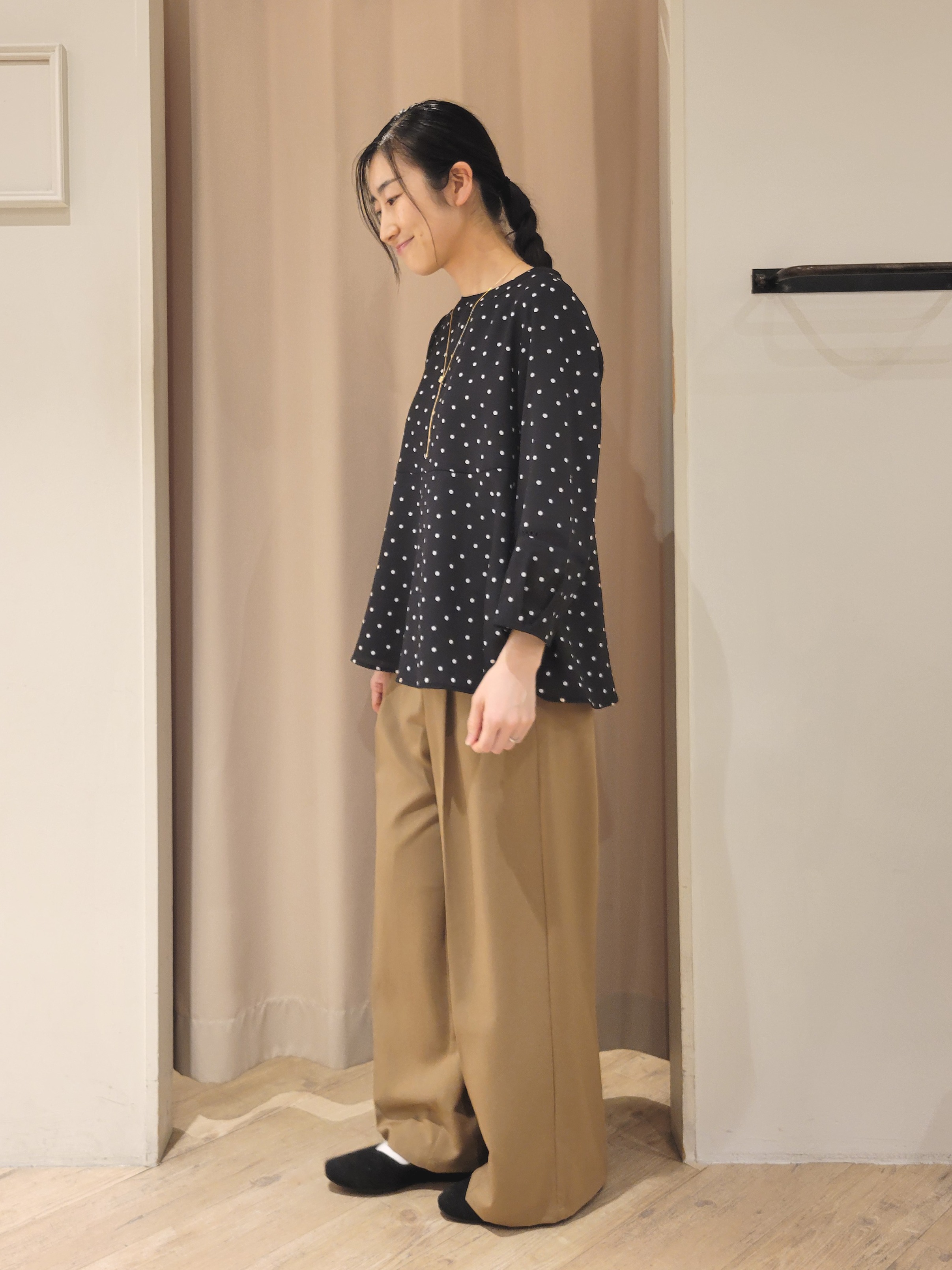 いそさんの「grove｜【UVカット・体型カバーも叶う】麻調メッシュランタンスリーブブラウス」を使ったコーディネート