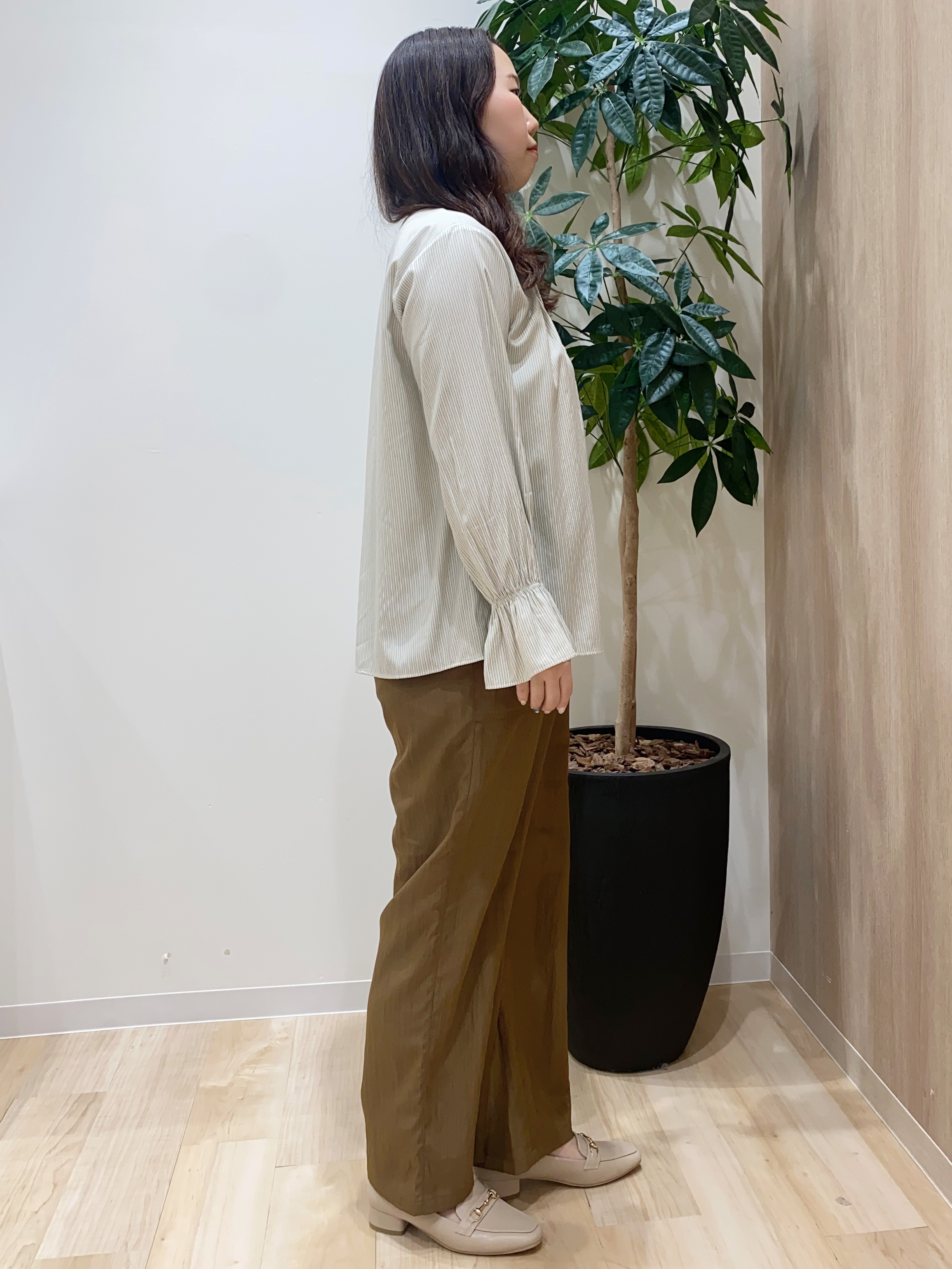 HANAさんの「grove｜フリルカラーリボンブラウス」を使ったコーディネート