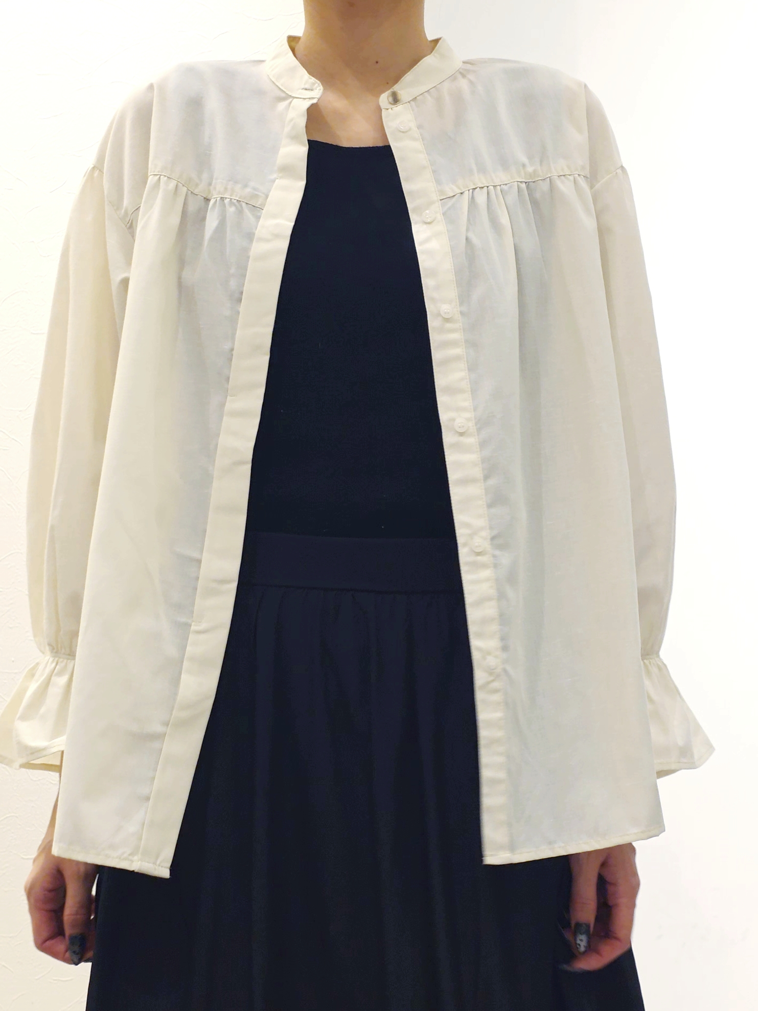 ケイさんの「grove｜【イージーケア】麻混スタンドギャザーシャツ」を使ったコーディネート