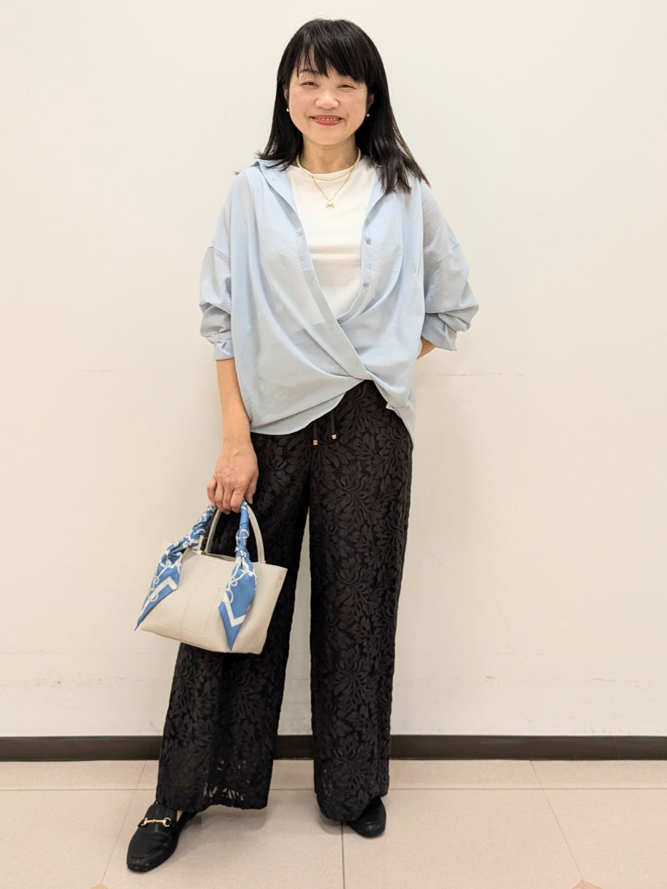 ともさんの「UNTITLED｜◆【2WAY/マシンウォッシャブル】カシュクールデザインシャツ」を使ったコーディネート
