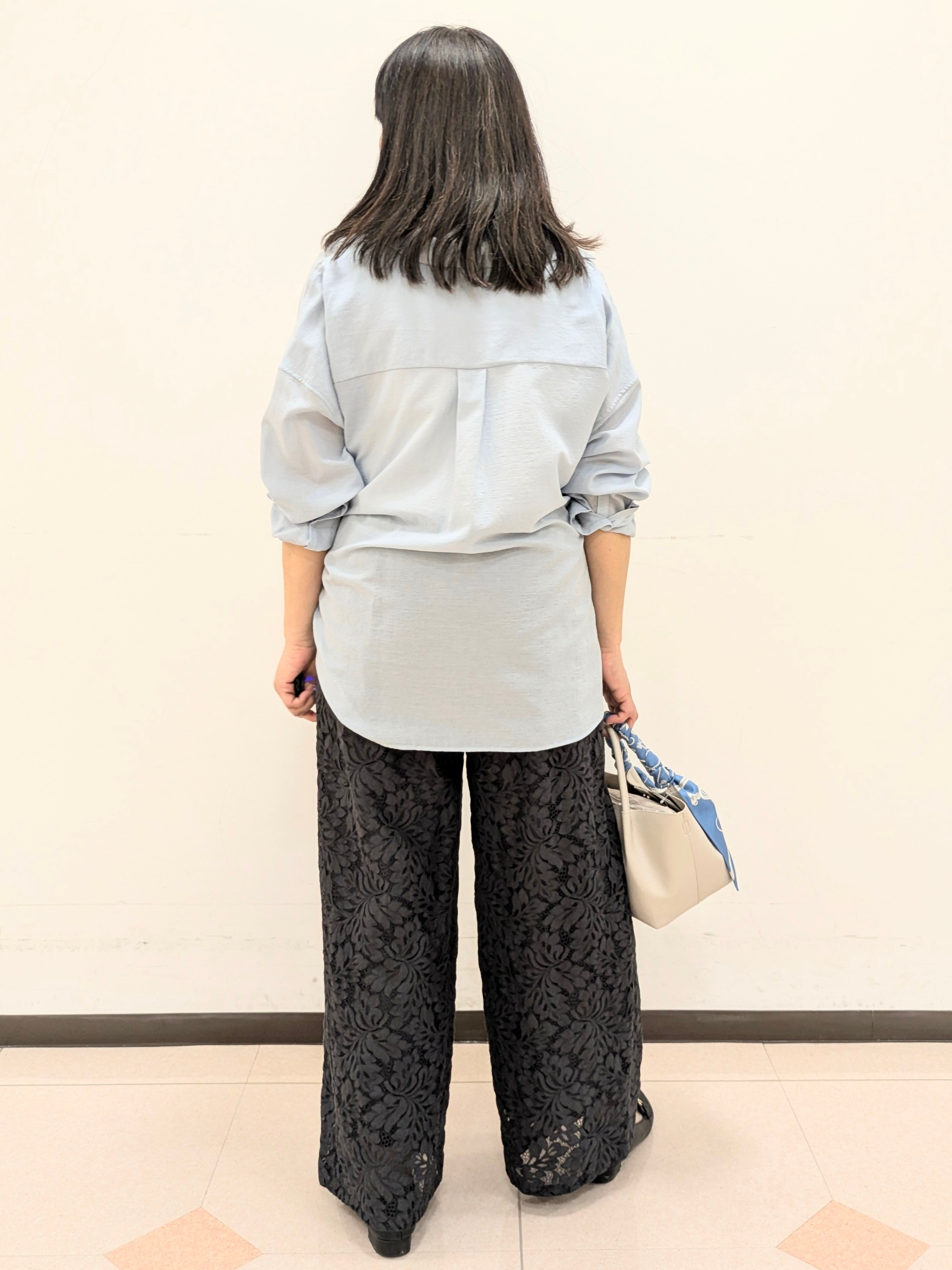 ともさんの「UNTITLED｜◆【2WAY/マシンウォッシャブル】カシュクールデザインシャツ」を使ったコーディネート