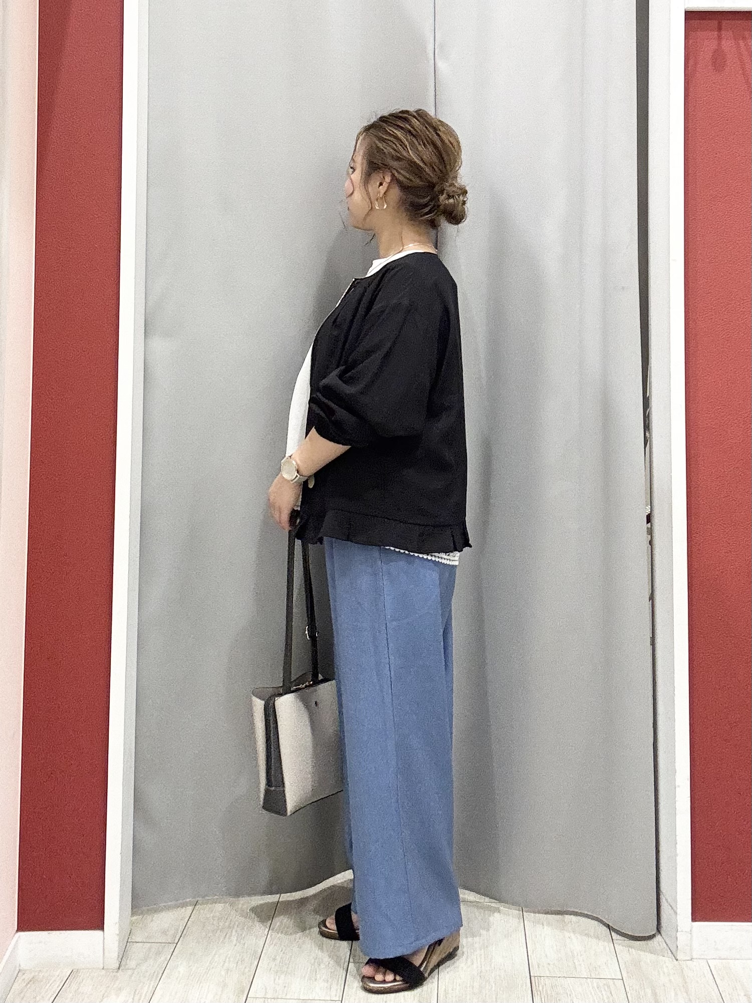 shioさんの「SHOO･LA･RUE｜【洗濯機可/体型カバー/S-LL】レース使いがポイント デザインTシャツ」を使ったコーディネート