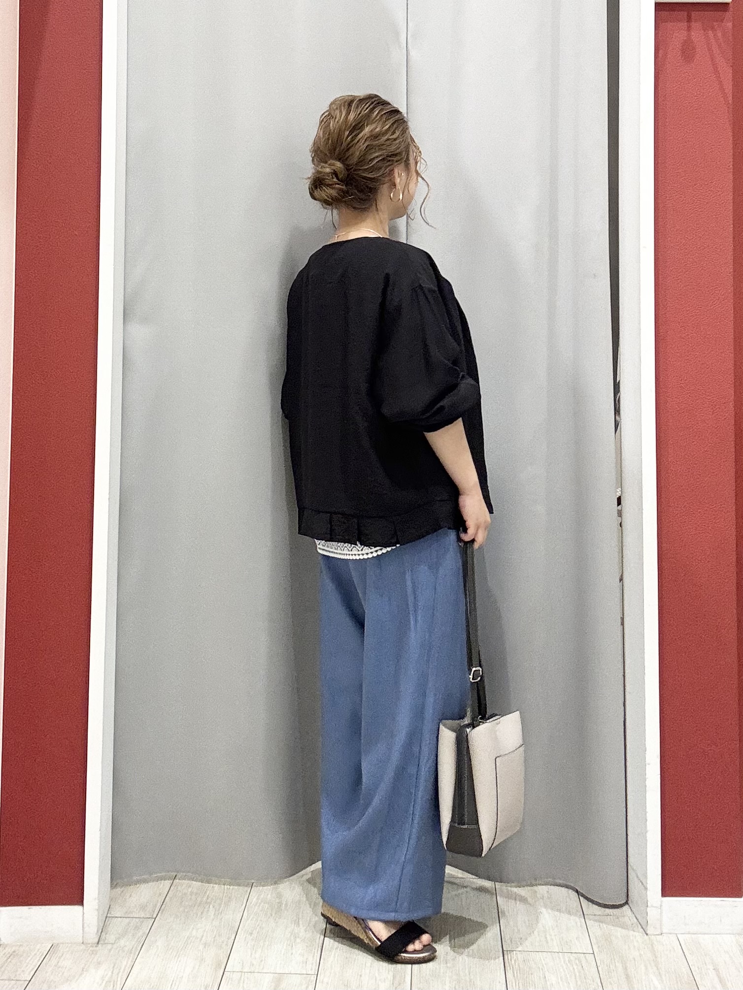 shioさんの「SHOO･LA･RUE｜【洗濯機可/体型カバー/S-LL】レース使いがポイント デザインTシャツ」を使ったコーディネート