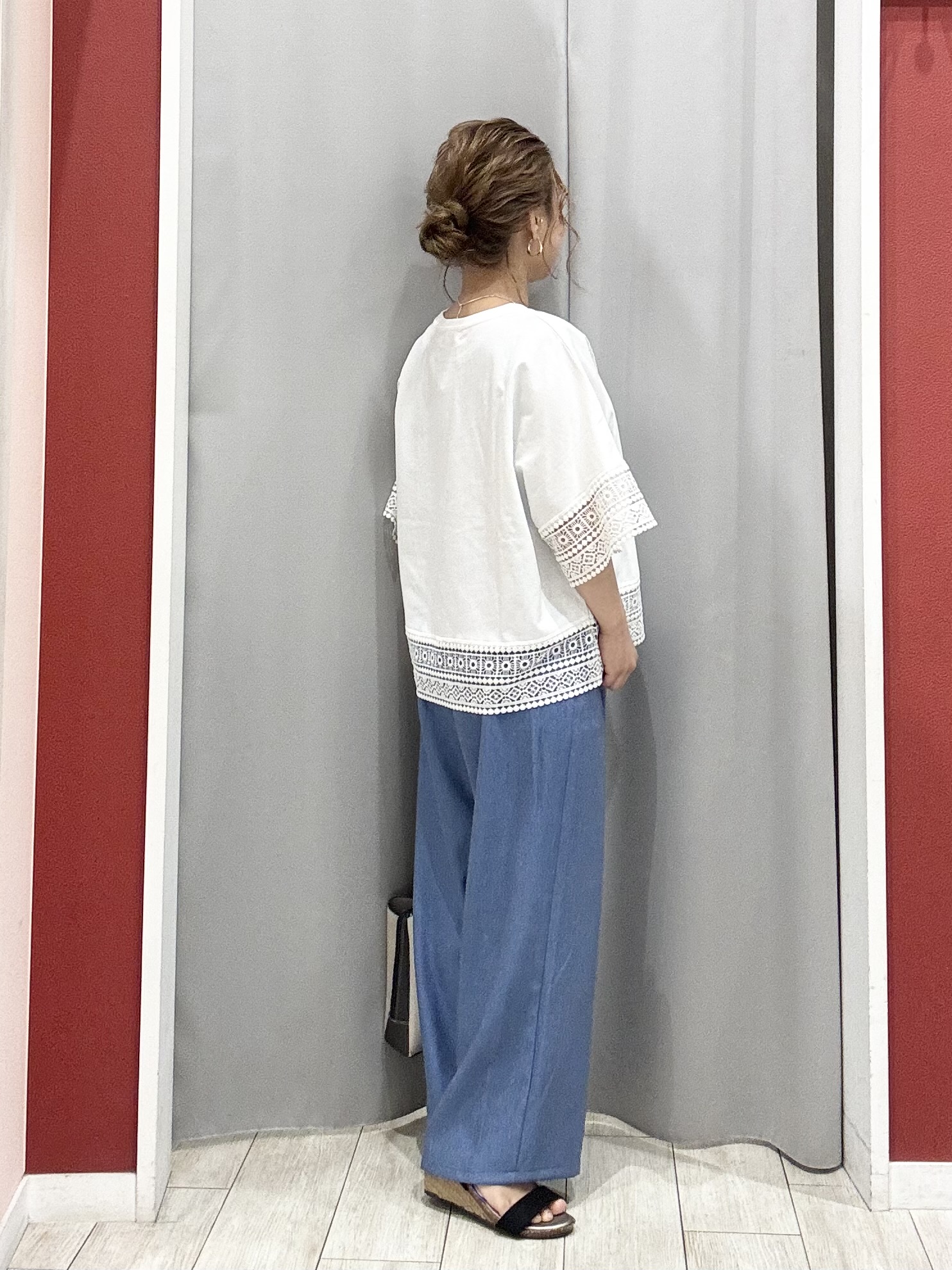 shioさんの「SHOO･LA･RUE｜【洗濯機可/体型カバー/S-LL】レース使いがポイント デザインTシャツ」を使ったコーディネート
