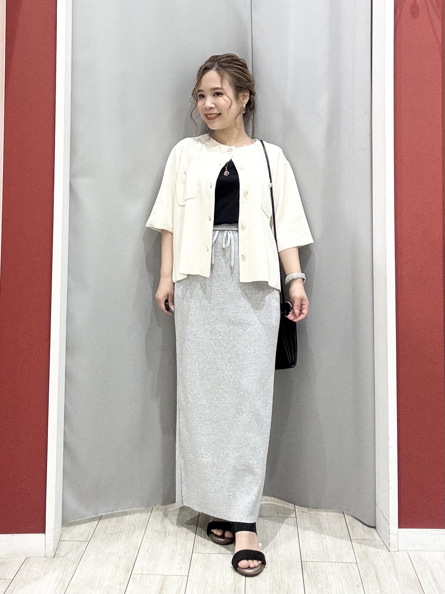 shioさんの「SHOO･LA･RUE｜【S-LL/洗濯機可】金ボタン5分袖カーディガン」を使ったコーディネート