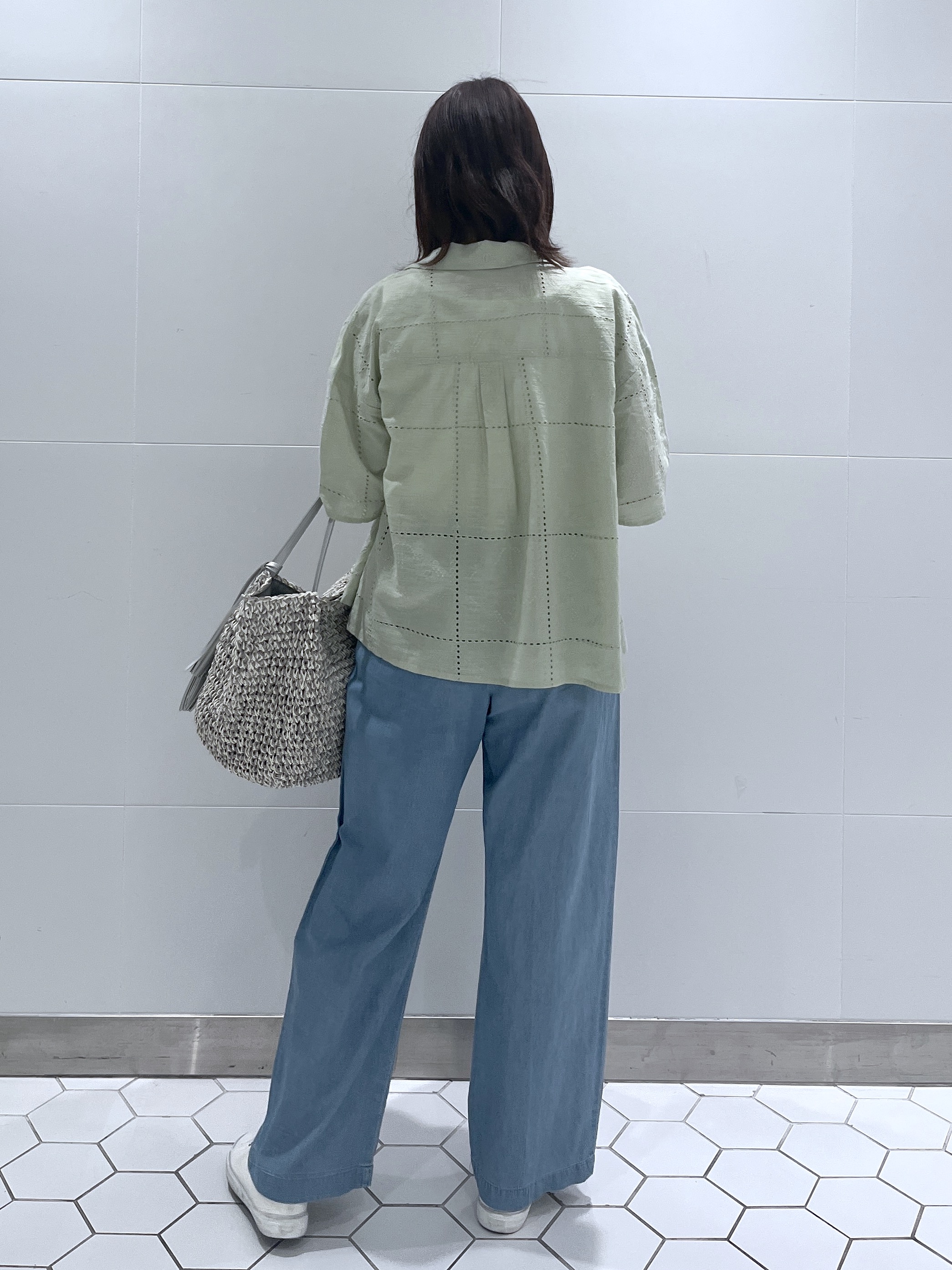 Makinoさんの「Dessin｜【セットアップ可/洗える】刺繍スクエアレースシャツ」を使ったコーディネート