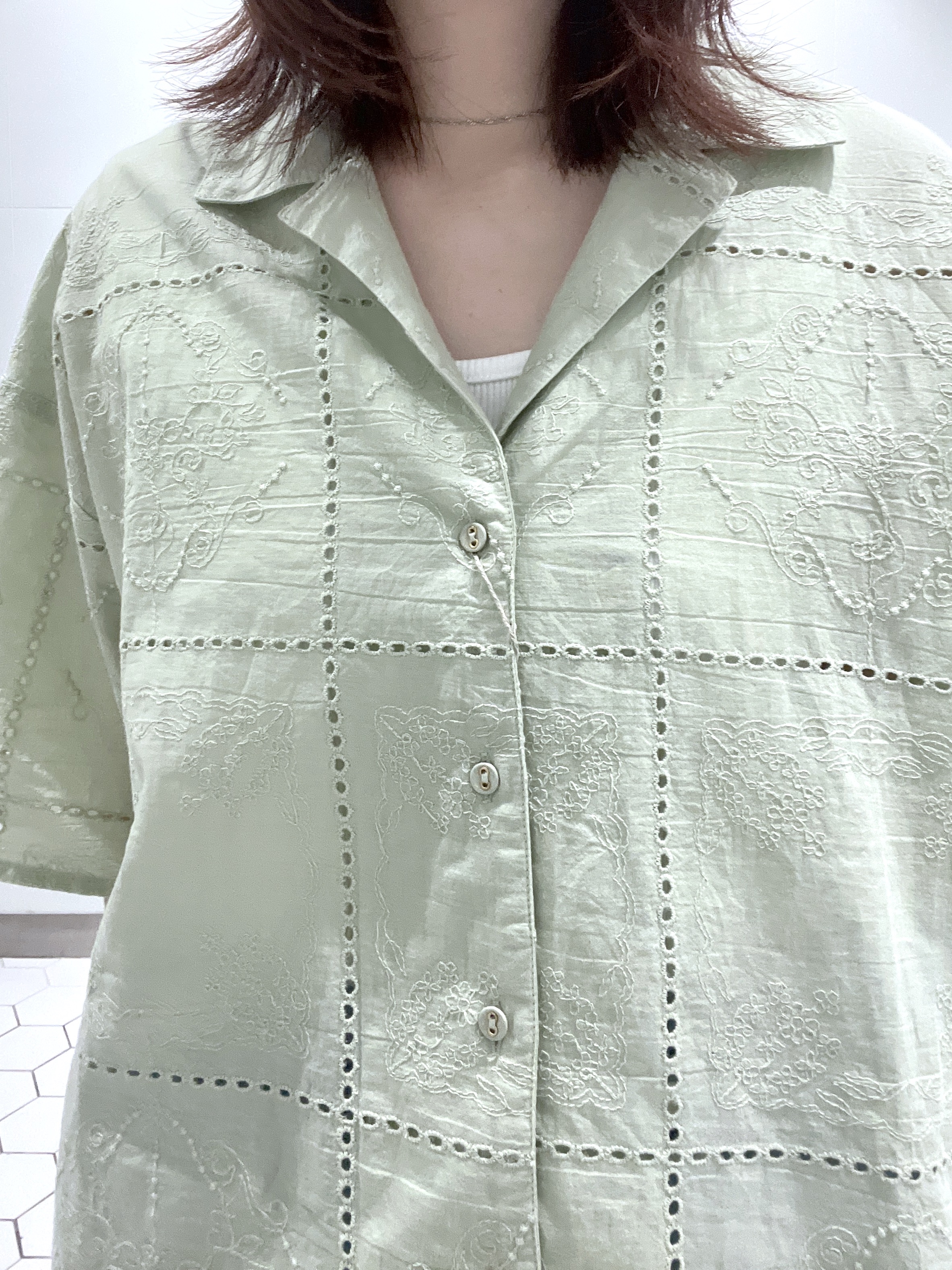 Makinoさんの「Dessin｜【セットアップ可/洗える】刺繍スクエアレースシャツ」を使ったコーディネート