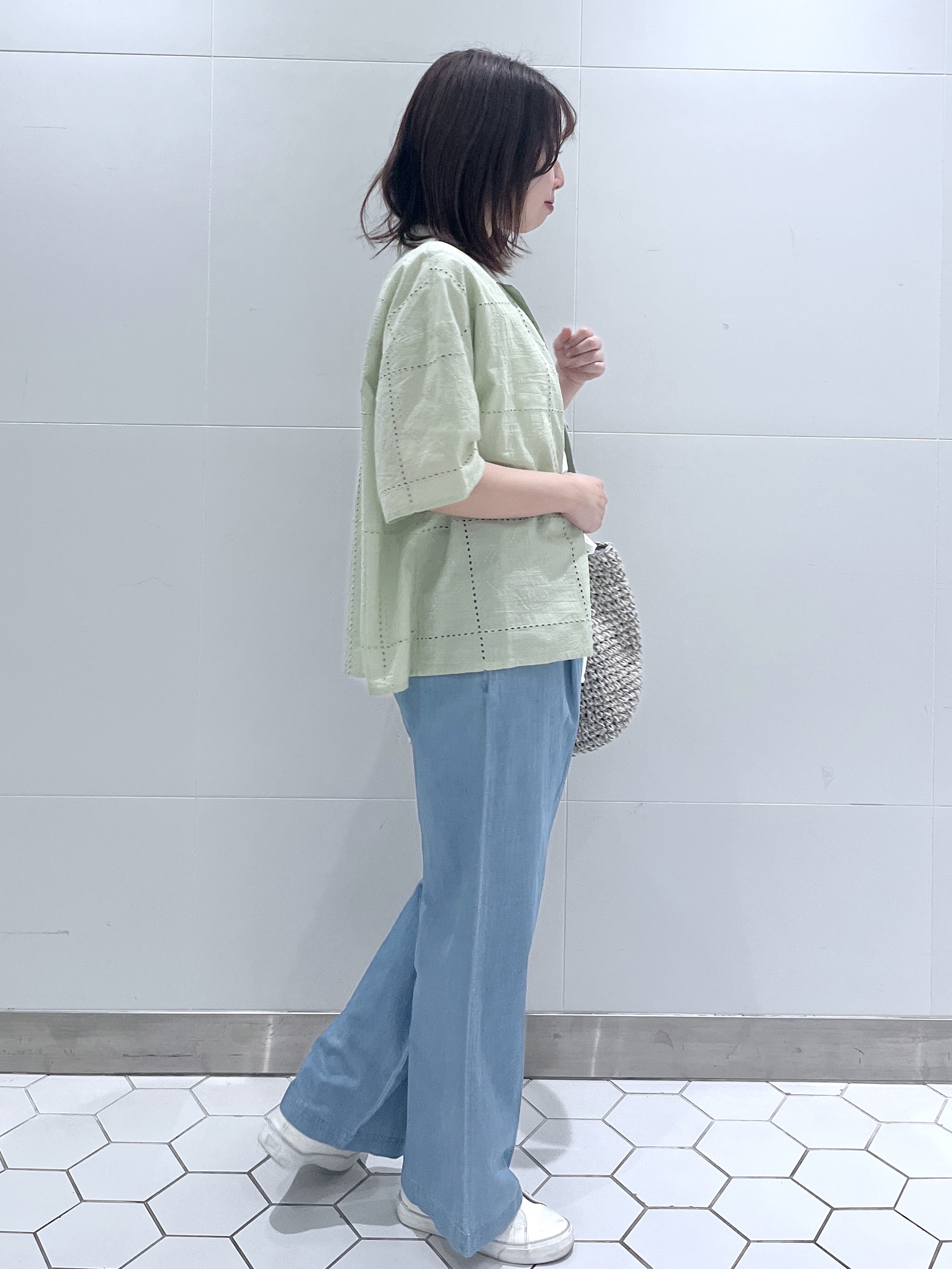 Makinoさんの「Dessin｜【セットアップ可/洗える】刺繍スクエアレースシャツ」を使ったコーディネート