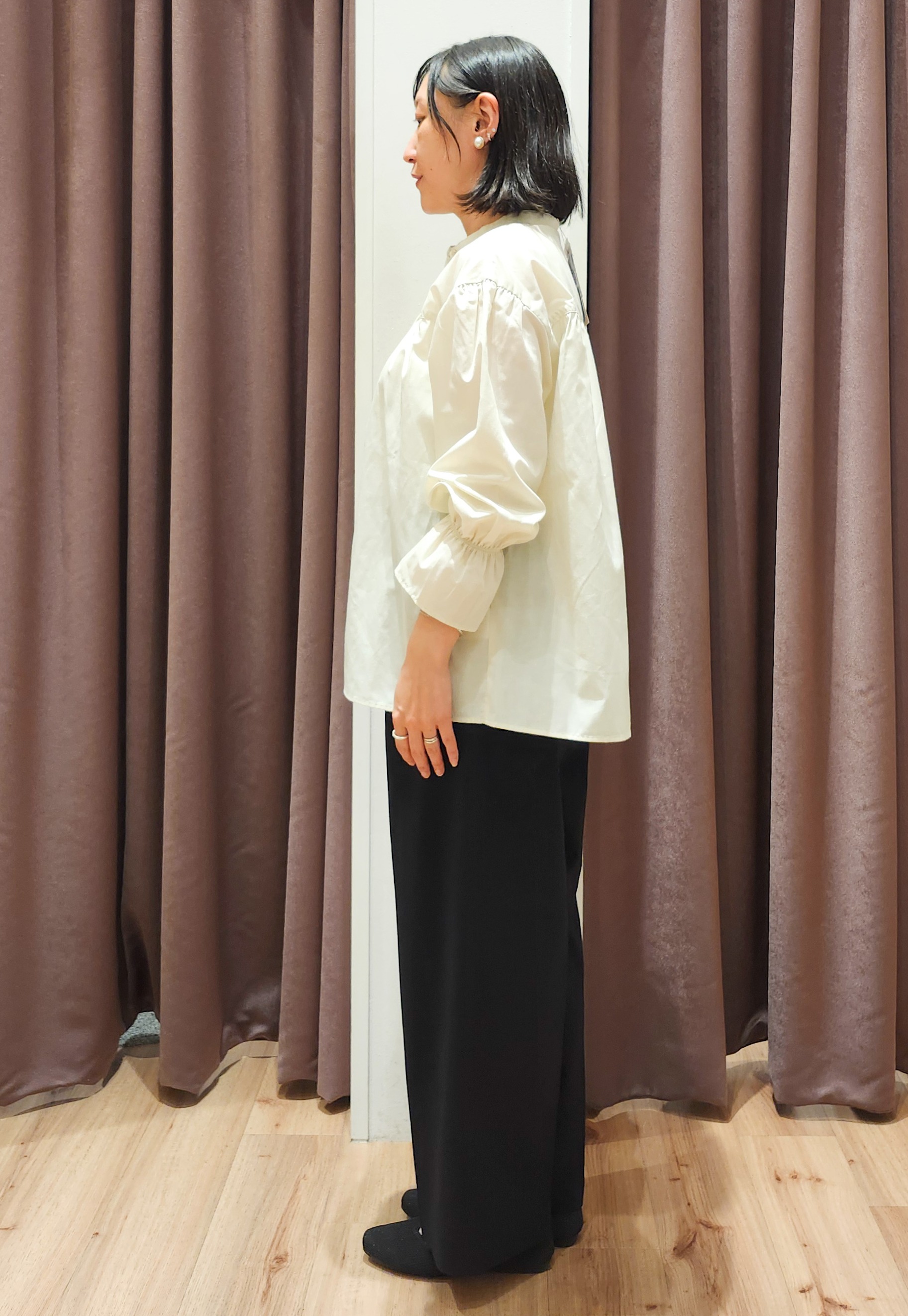 さくさんの「grove｜【UVカット/洗濯機で洗える】メタルボタンクルーネックカーディガン」を使ったコーディネート