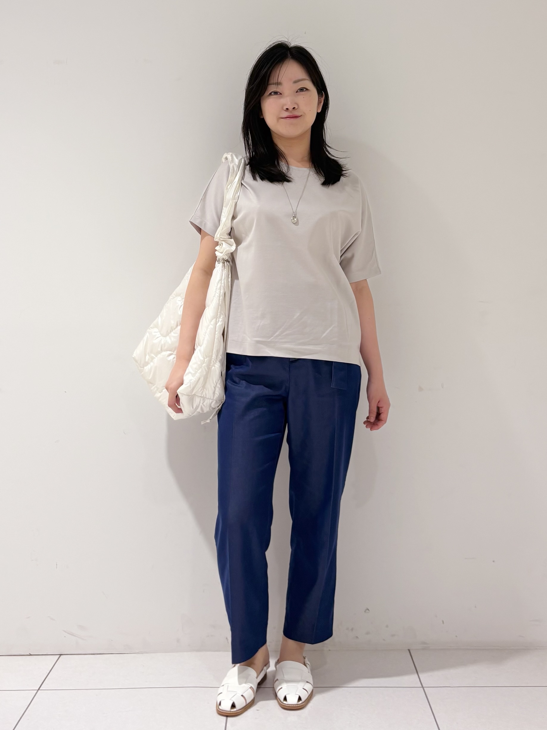momokoさんの「INDIVI｜【汗ジミ防止／褒められTシャツ】上品カジュアル！ドルマンTシャツ」を使ったコーディネート