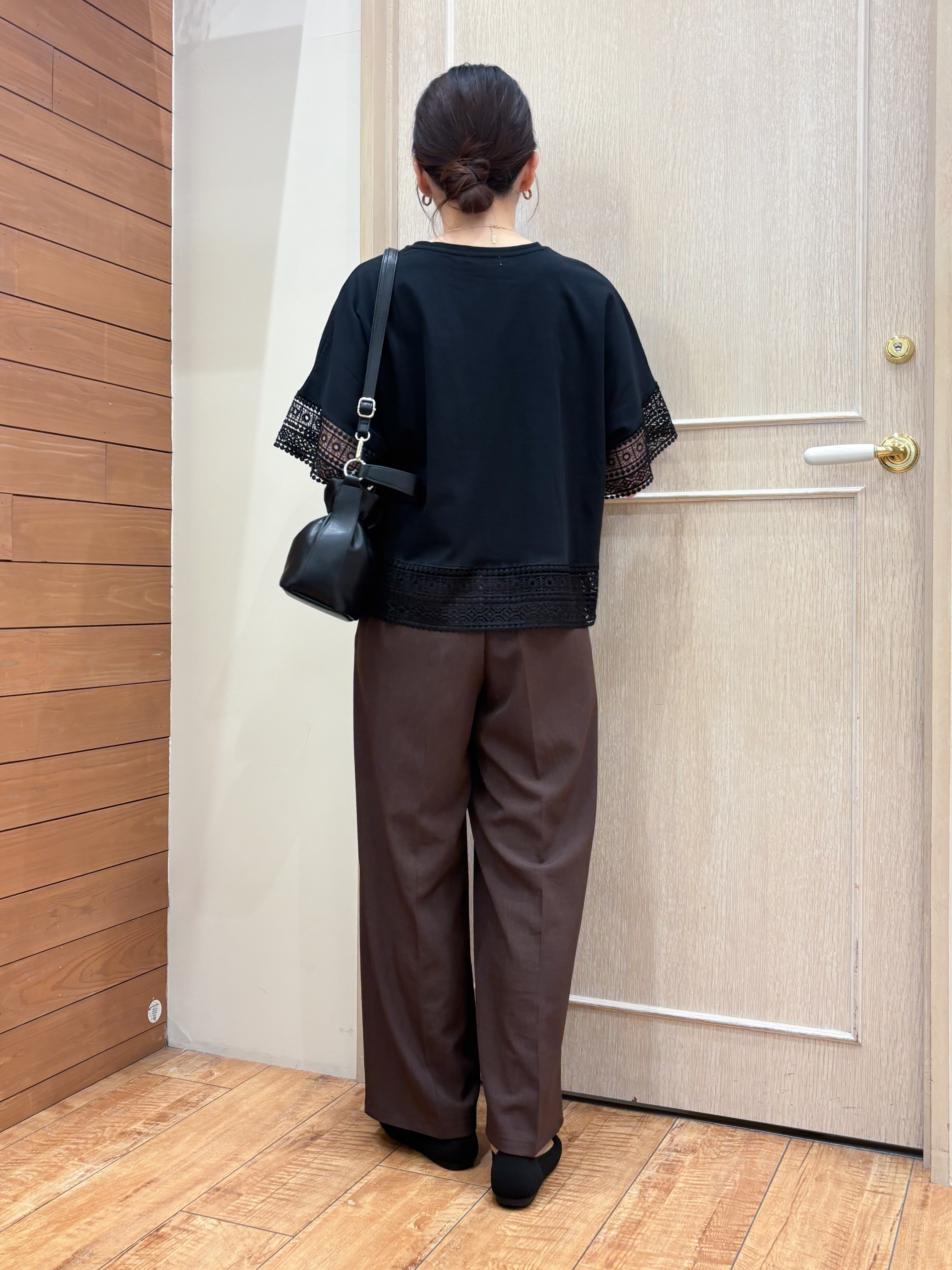 なみさんの「SHOO･LA･RUE｜【洗濯機可/体型カバー/S-LL】レース使いがポイント デザインTシャツ」を使ったコーディネート