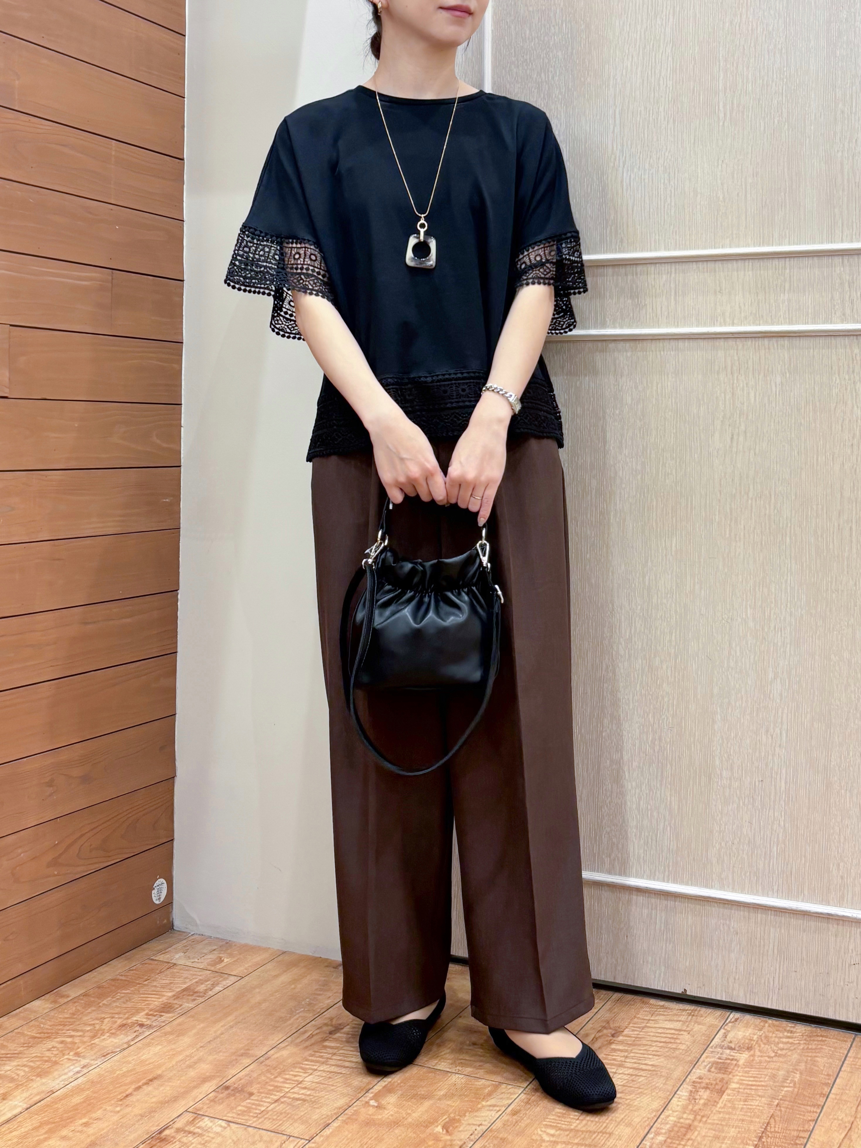 なみさんの「SHOO･LA･RUE｜【洗濯機可/体型カバー/S-LL】レース使いがポイント デザインTシャツ」を使ったコーディネート