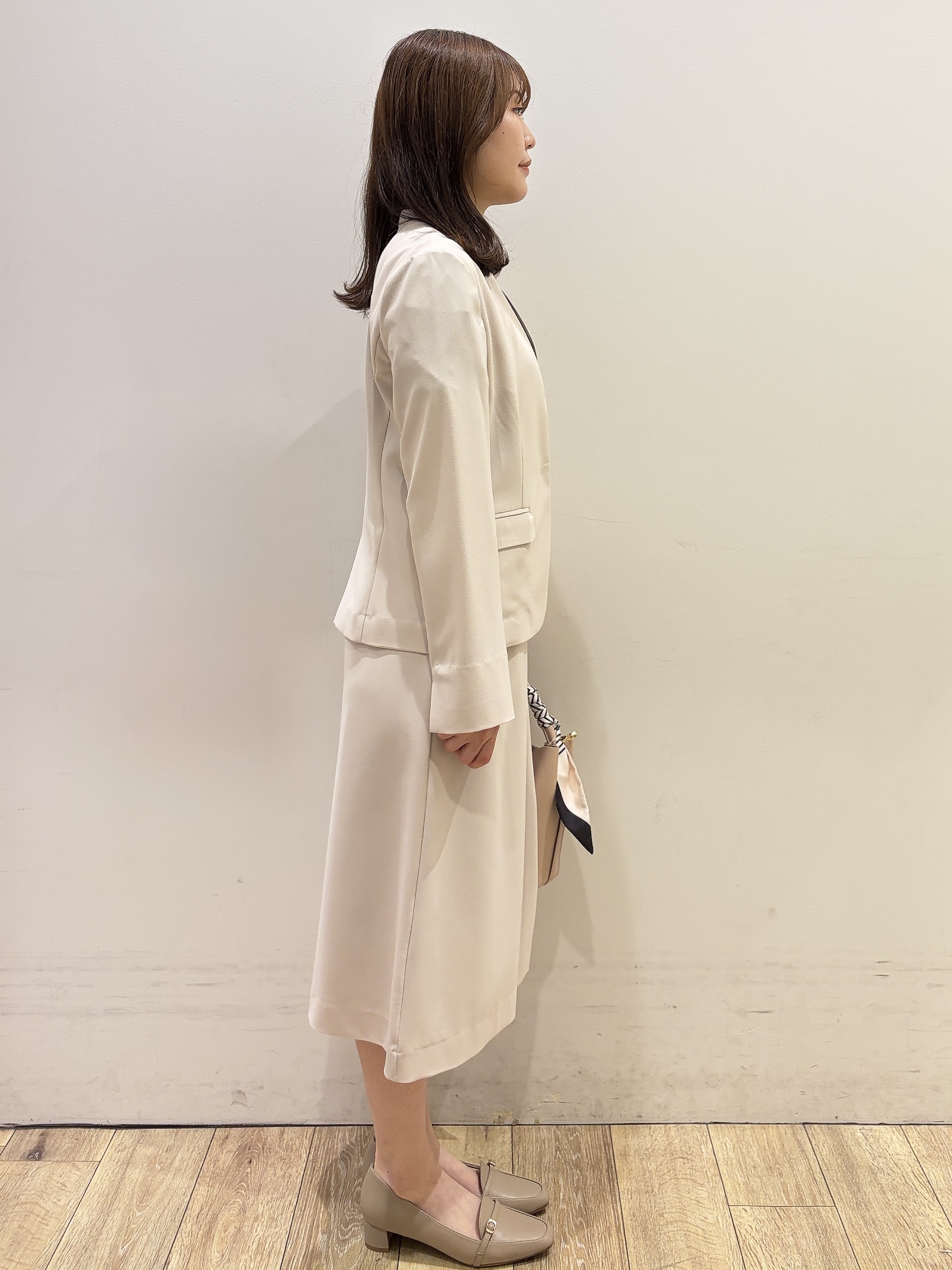 MOMOさんの「index｜【接触冷感／吸水速乾】ノーカラージャケット／セットアップ対応可《洗える／防シワ／ストレッチ》」を使ったコーディネート