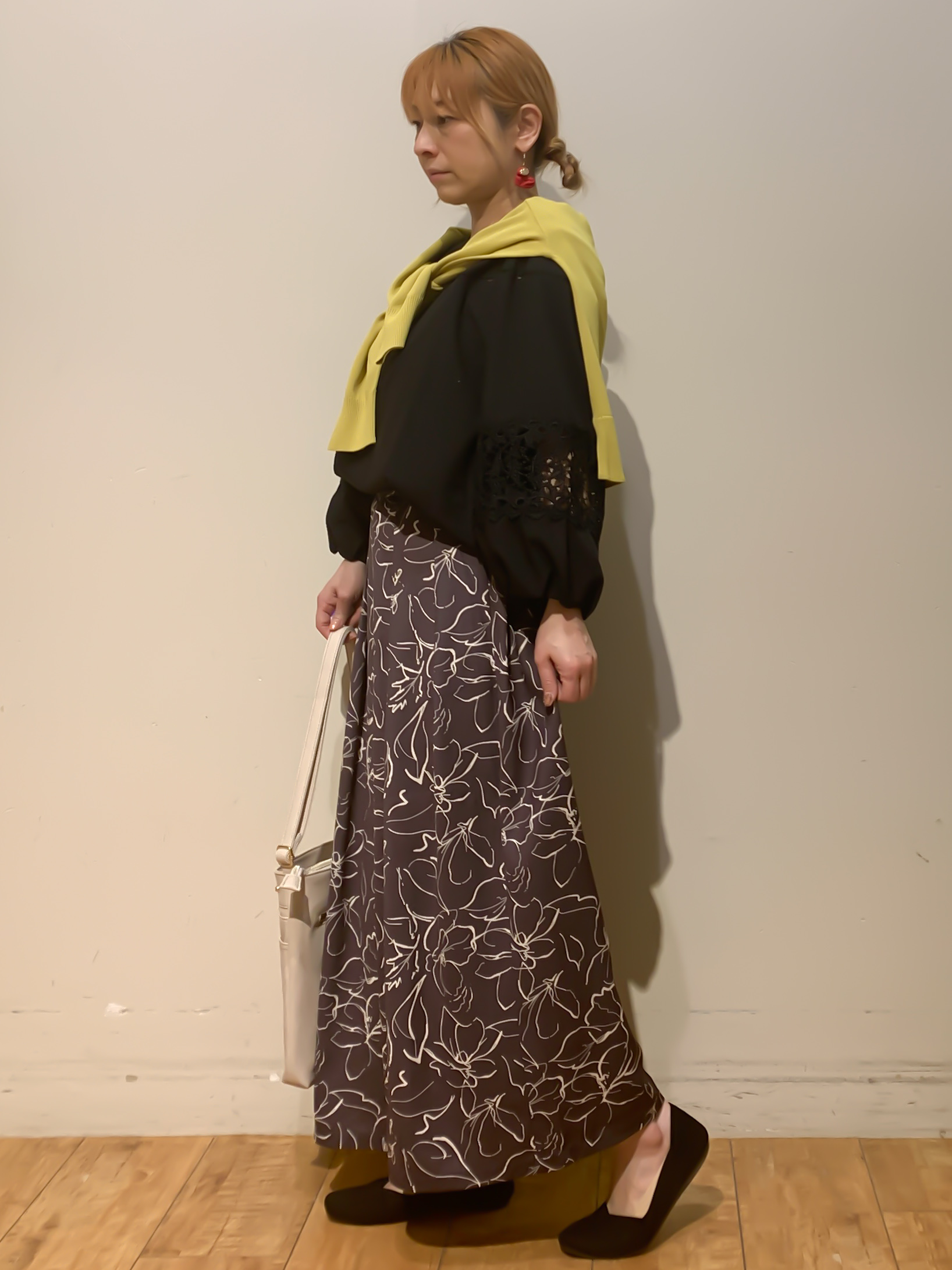 MEGさんの「SHOO･LA･RUE｜【S-LL/柄が選べる】品よく華やか 花柄アソートプリントスカーチョ」を使ったコーディネート