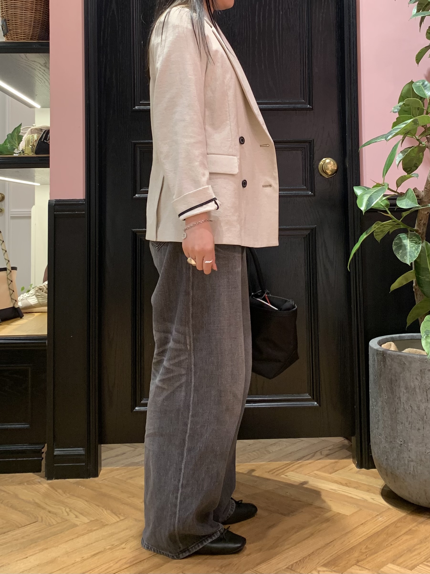 SAKAIさんの「DRESSTERIOR｜ヴィンテージ加工ワイドデニムパンツ」を使ったコーディネート