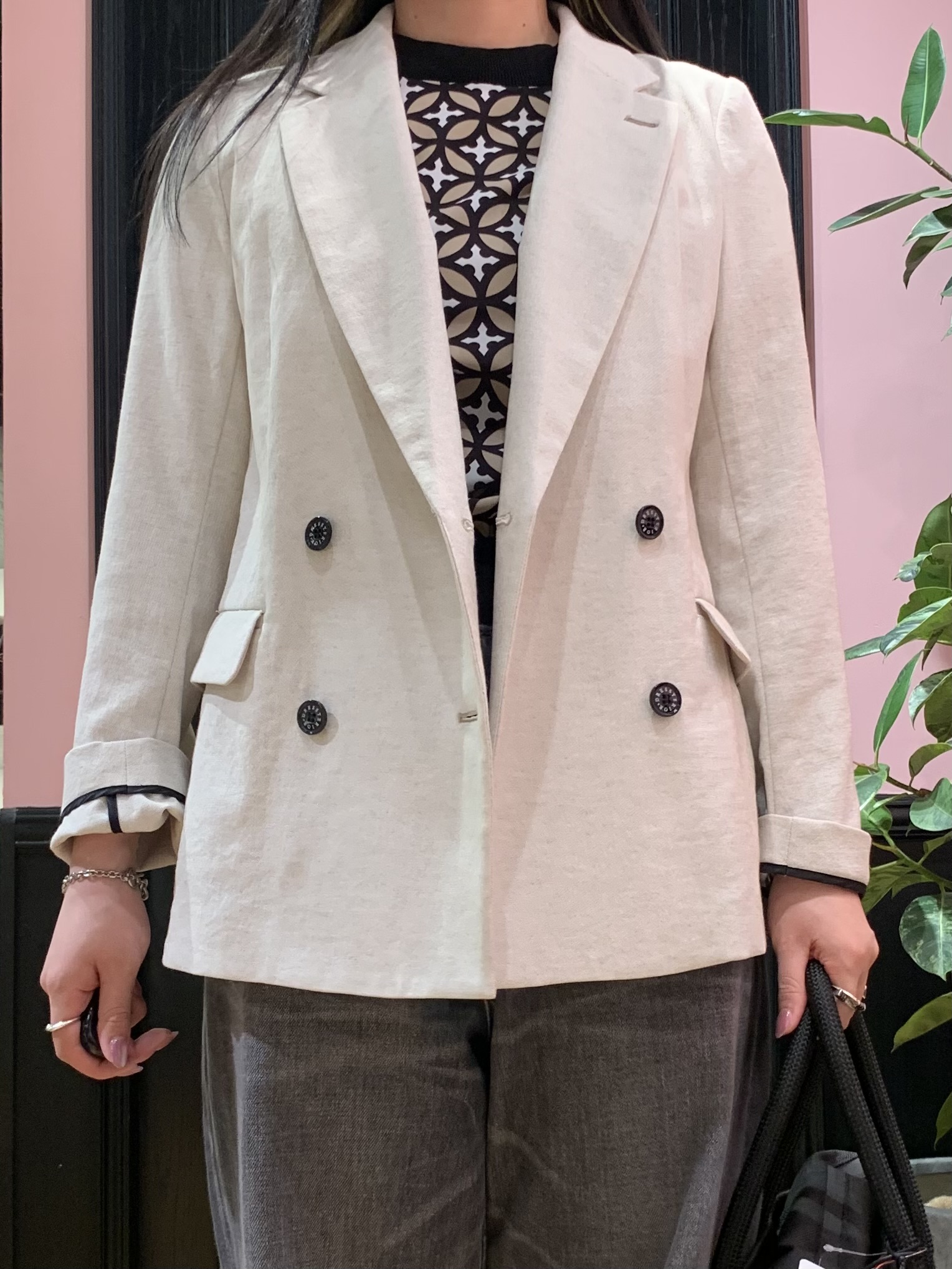 SAKAIさんの「DRESSTERIOR｜ヴィンテージ加工ワイドデニムパンツ」を使ったコーディネート