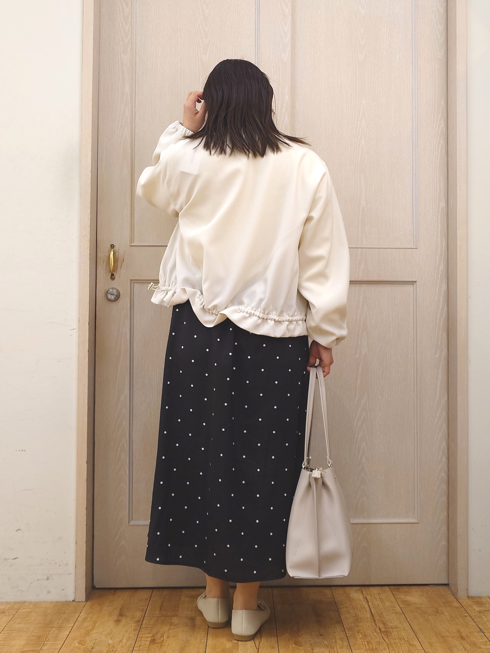 とろろさんの「SHOO･LA･RUE｜【洗濯機可/S-LL/アンサンブル可】すっきりと好印象 配色クルーネックニット」を使ったコーディネート
