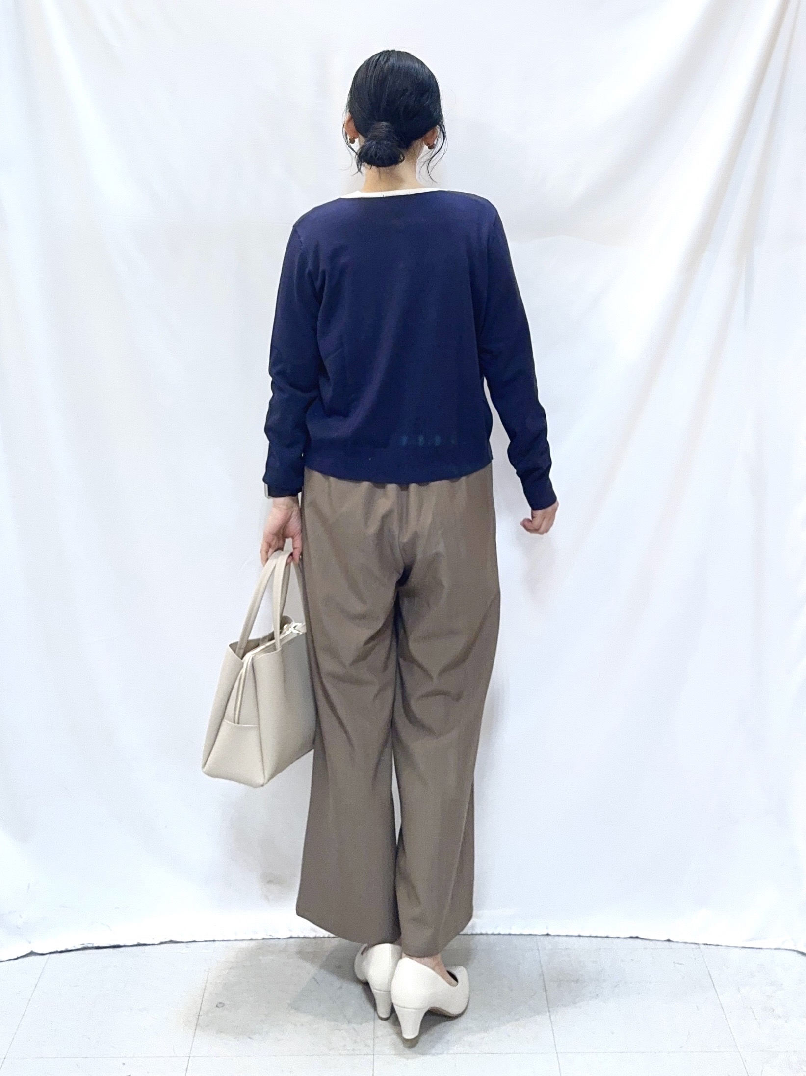 𝐇𝐢𝐫𝐨𝐦𝐢さんの「SHOO･LA･RUE｜【洗濯機可/S-LL/アンサンブル可】すっきりと好印象 配色クルーネックニット」を使ったコーディネート