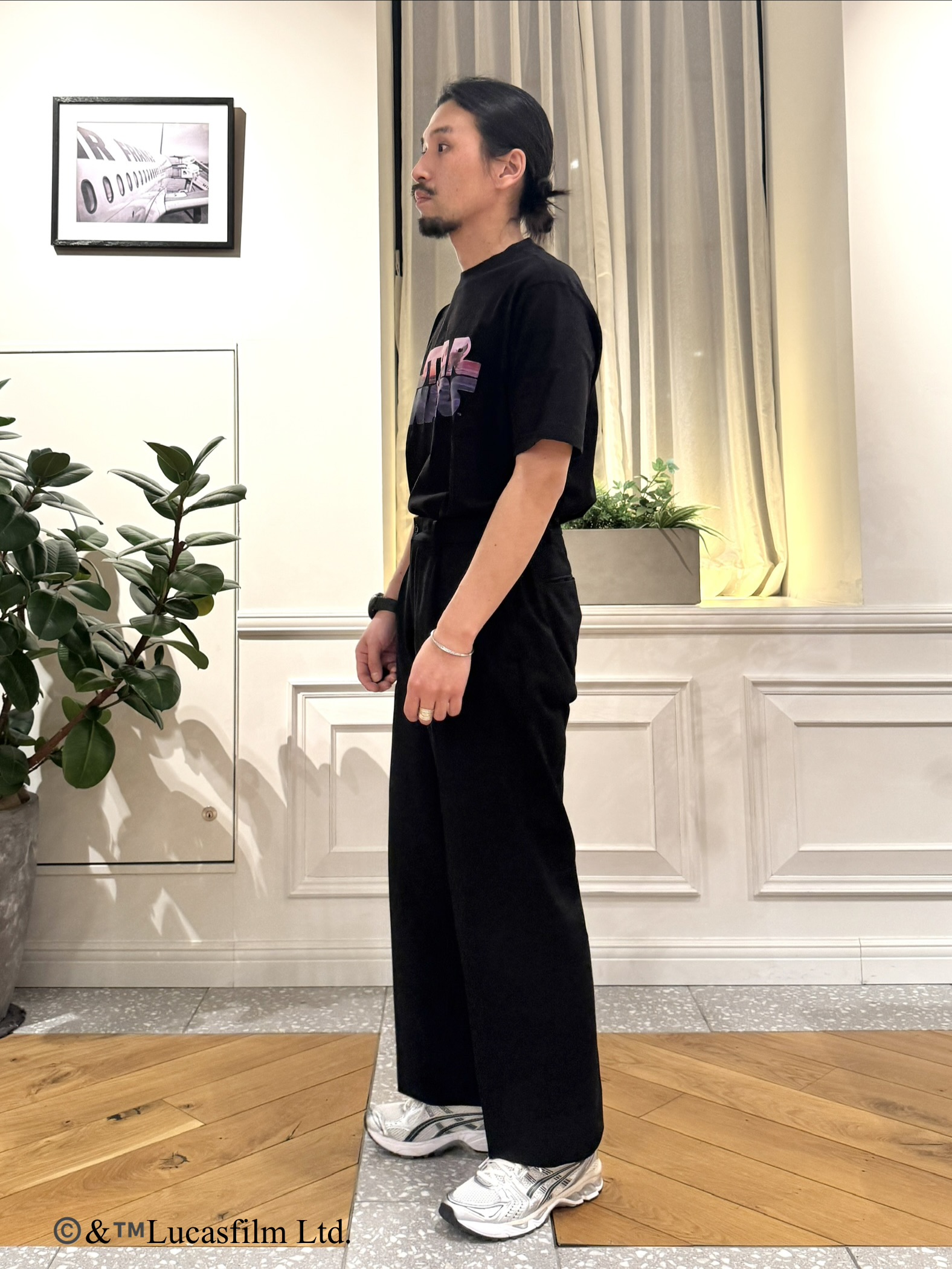 kawarataniさんの「DRESSTERIOR｜◆【接触冷感】STAR WARS ロゴTシャツ」を使ったコーディネート