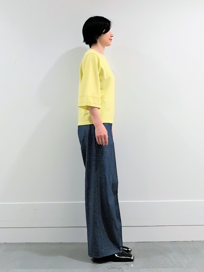 ミズタさんの「UNTITLED｜【洗える/清涼感】袖スリットニットプルオーバー」を使ったコーディネート