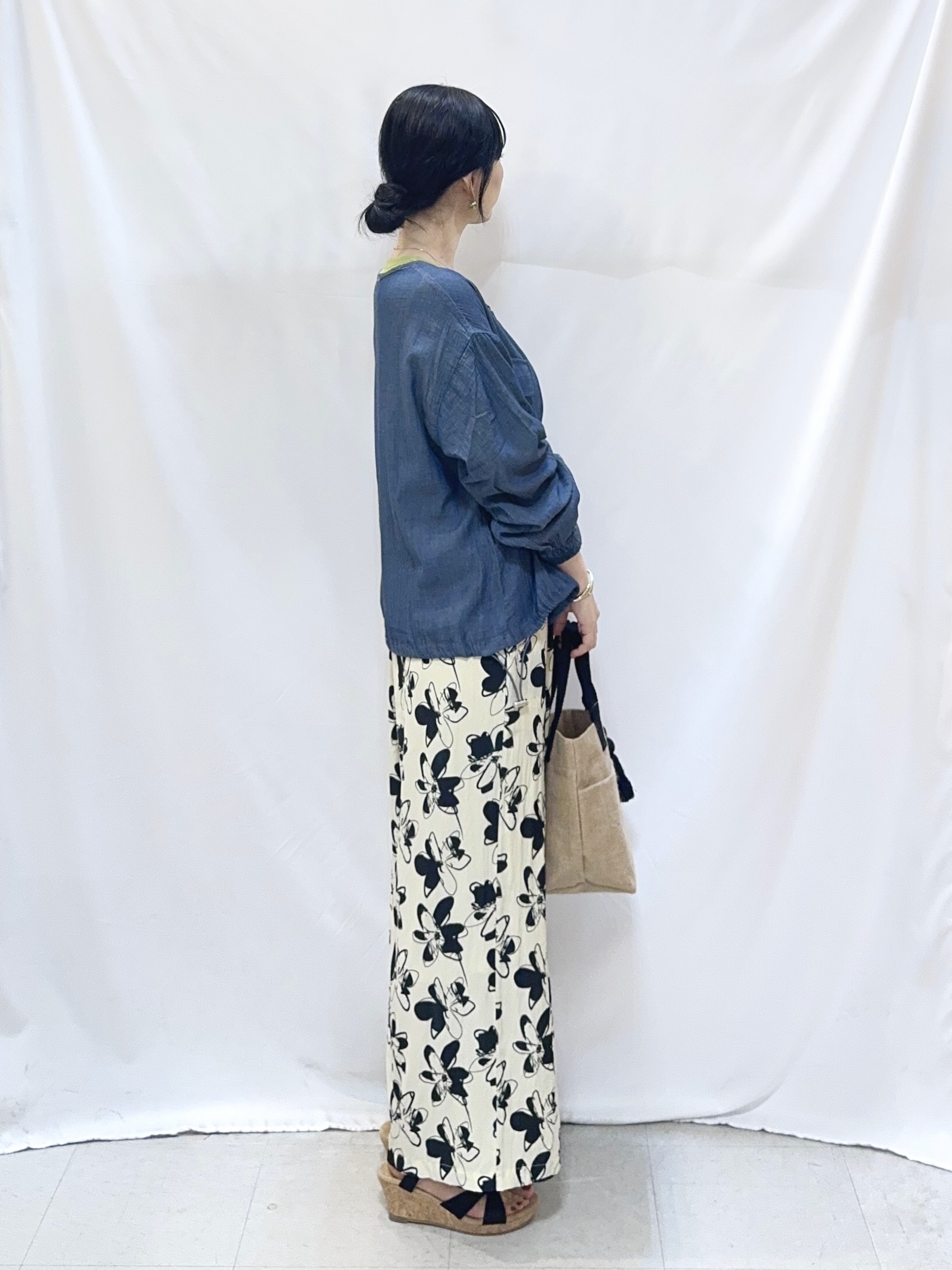 𝐇𝐢𝐫𝐨𝐦𝐢さんの「SHOO･LA･RUE｜【毎日洗える/S-LL/UV】上半身すっきり 二の腕見せない5分袖ニット」を使ったコーディネート