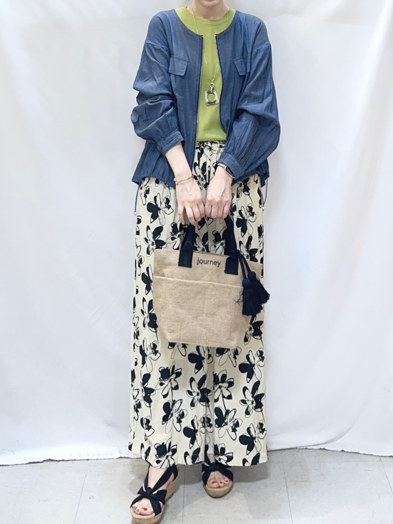 𝐇𝐢𝐫𝐨𝐦𝐢さんの「SHOO･LA･RUE｜【毎日洗える/S-LL/UV】上半身すっきり 二の腕見せない5分袖ニット」を使ったコーディネート