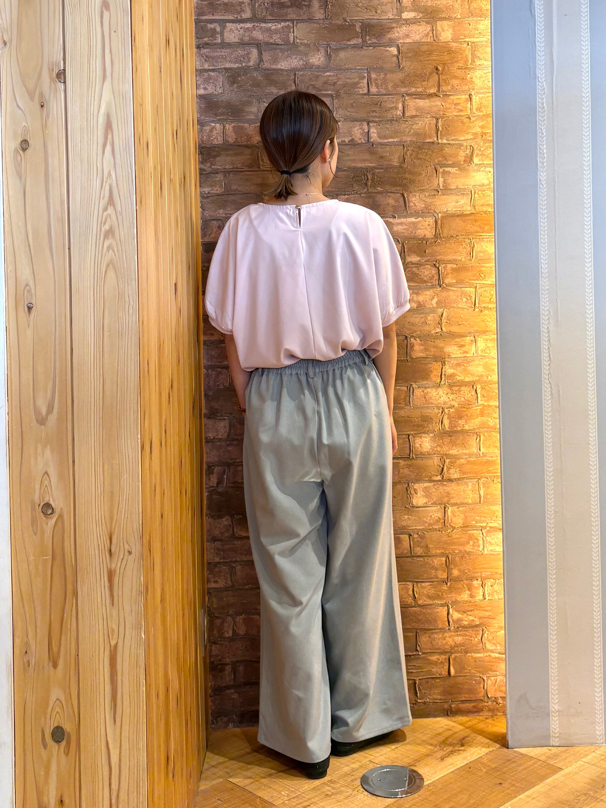 mieさんの「SHOO･LA･RUE｜【洗濯後しわになりにくい】インせず着られる さらっとタッチのドルマンブラウス」を使ったコーディネート