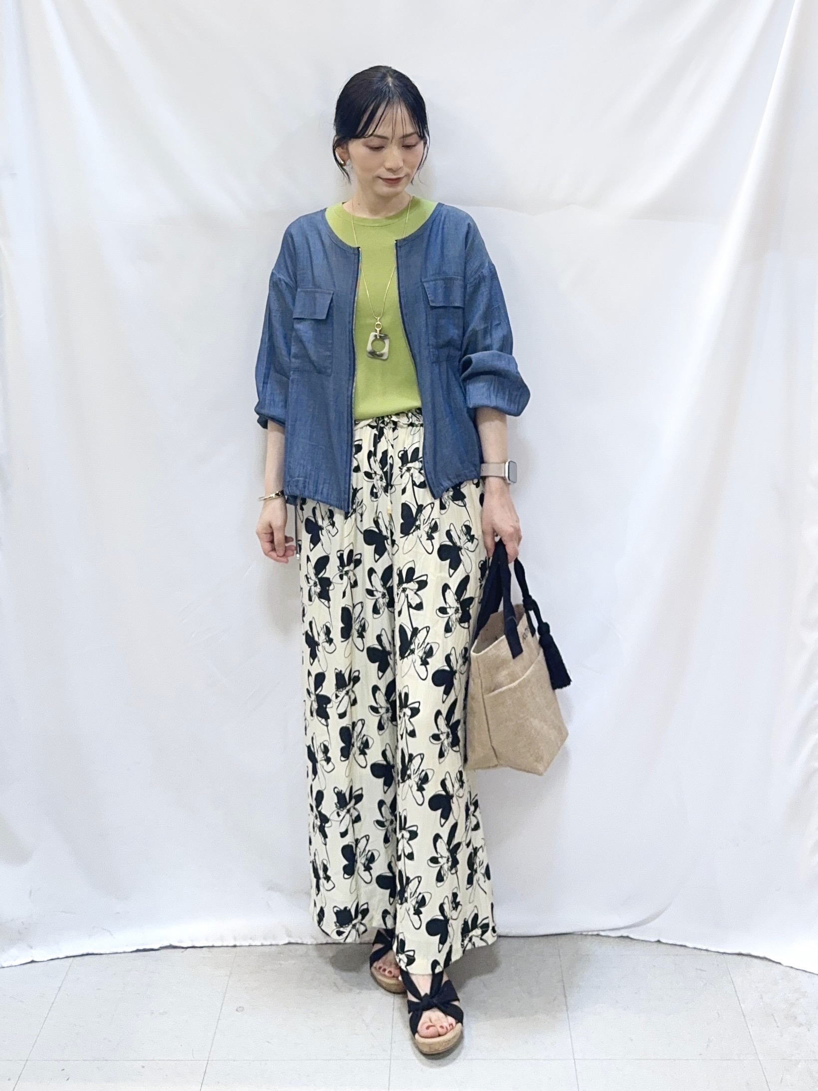 𝐇𝐢𝐫𝐨𝐦𝐢さんの「SHOO･LA･RUE｜【毎日洗える/S-LL/UV】上半身すっきり 二の腕見せない5分袖ニット」を使ったコーディネート