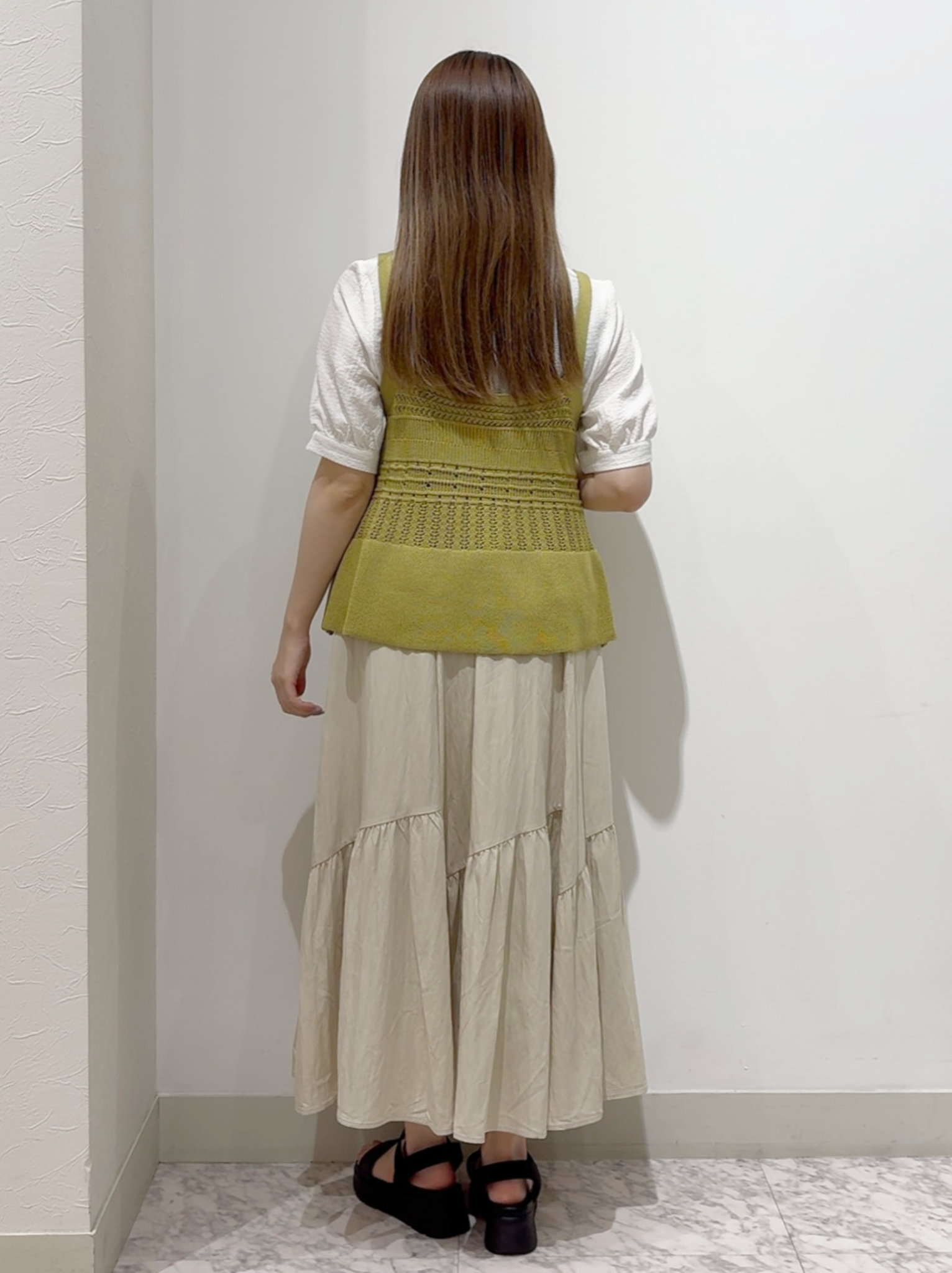 しかっちさんの「grove｜【2点SET】着るだけで完成、透かし編みニットビスチェ&times;ブラウス」を使ったコーディネート