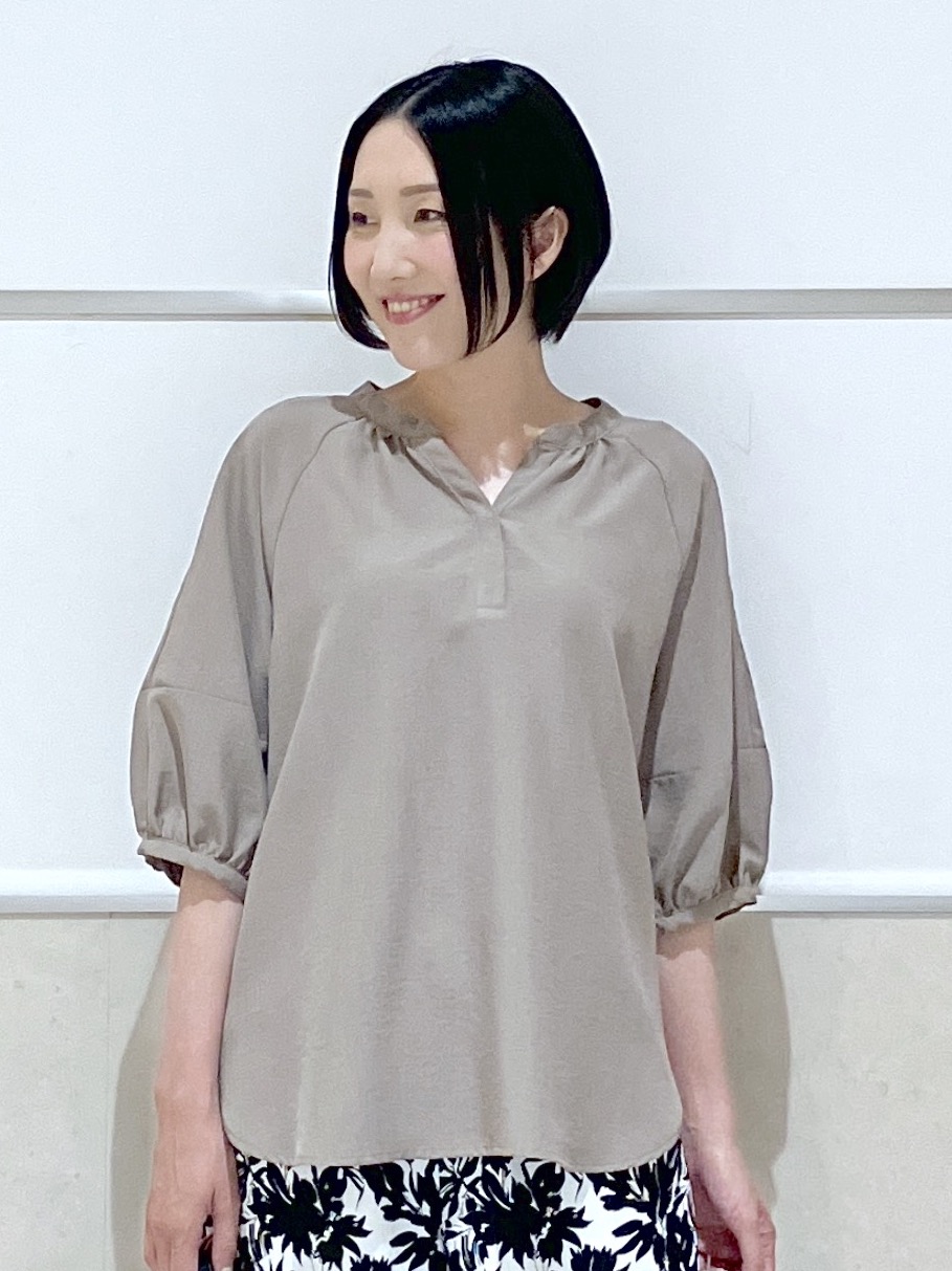 eriko さんの「Dessin｜【洗える】スキッパーライトブラウス」を使ったコーディネート