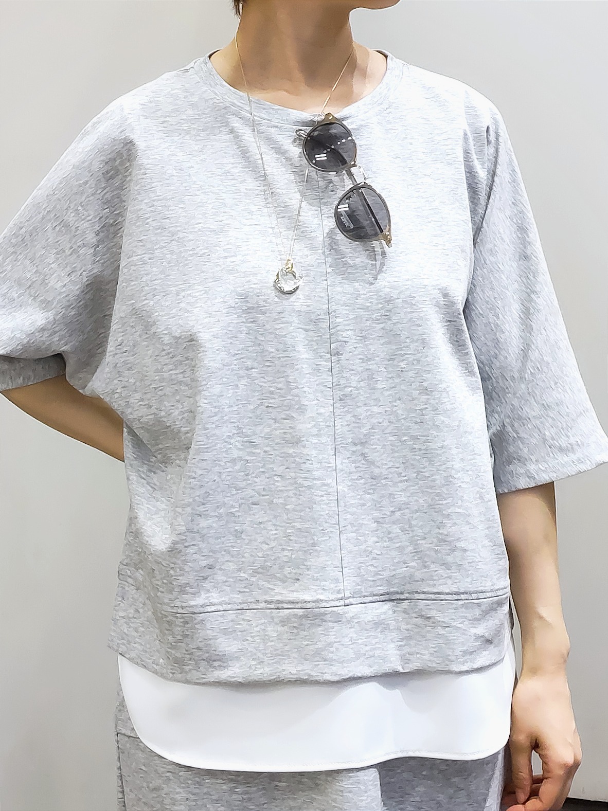 やまちゃんさんの「grove｜【時短コーデ】シルキーポンチレイヤード風セットアップ」を使ったコーディネート