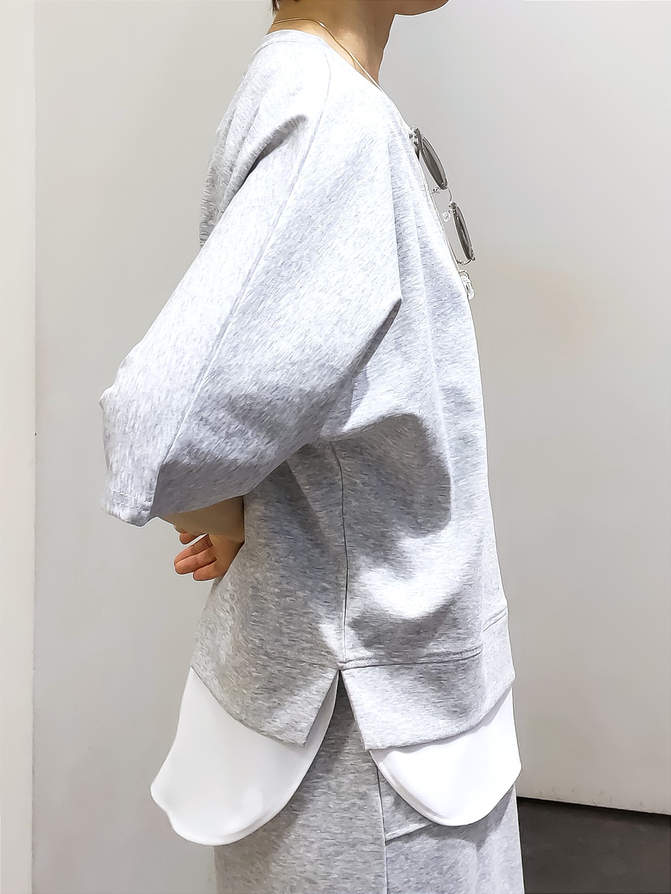 やまちゃんさんの「grove｜【時短コーデ】シルキーポンチレイヤード風セットアップ」を使ったコーディネート