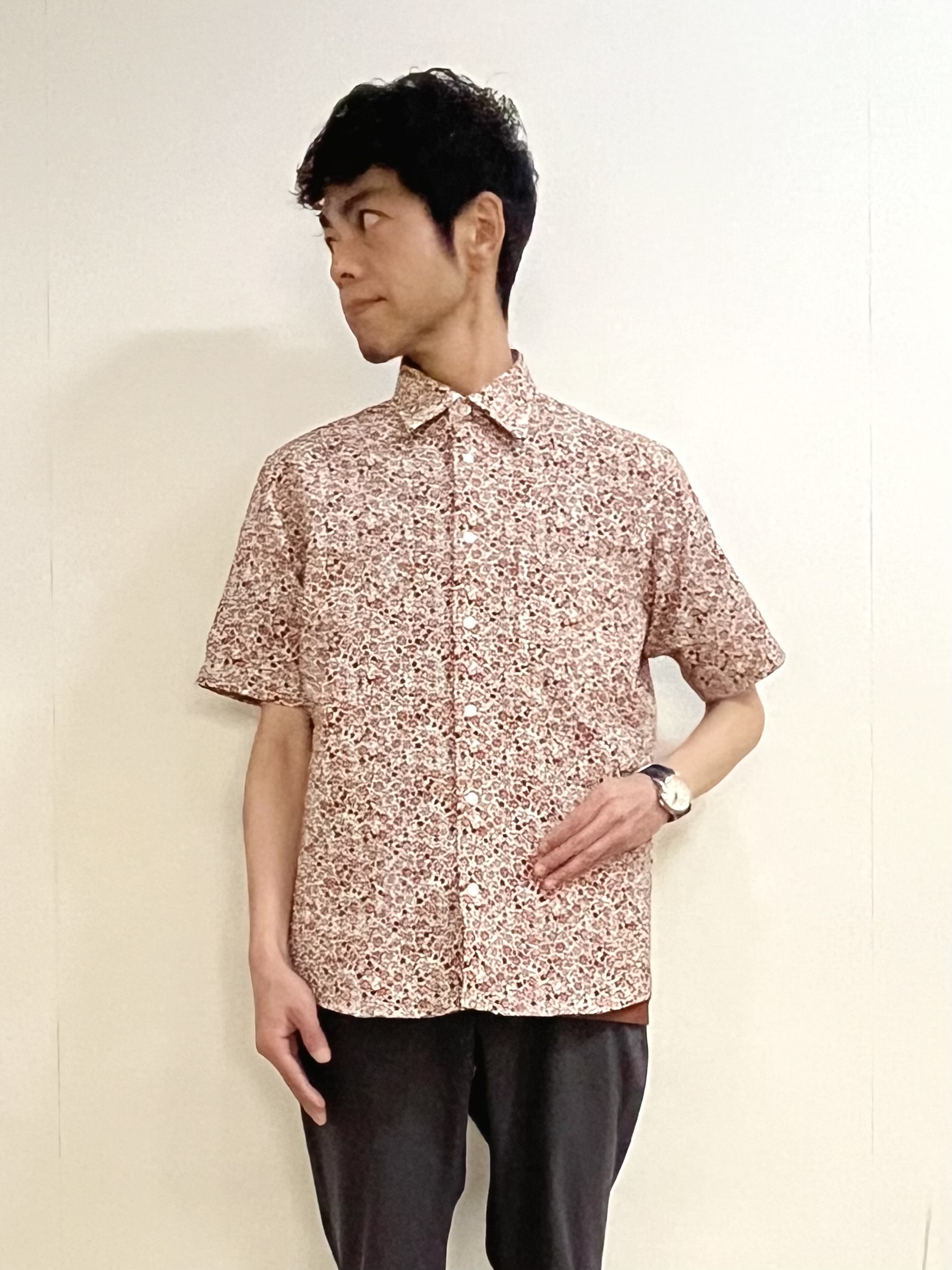 URAさんの「TAKEO KIKUCHI｜リップル小花シャツ」を使ったコーディネート