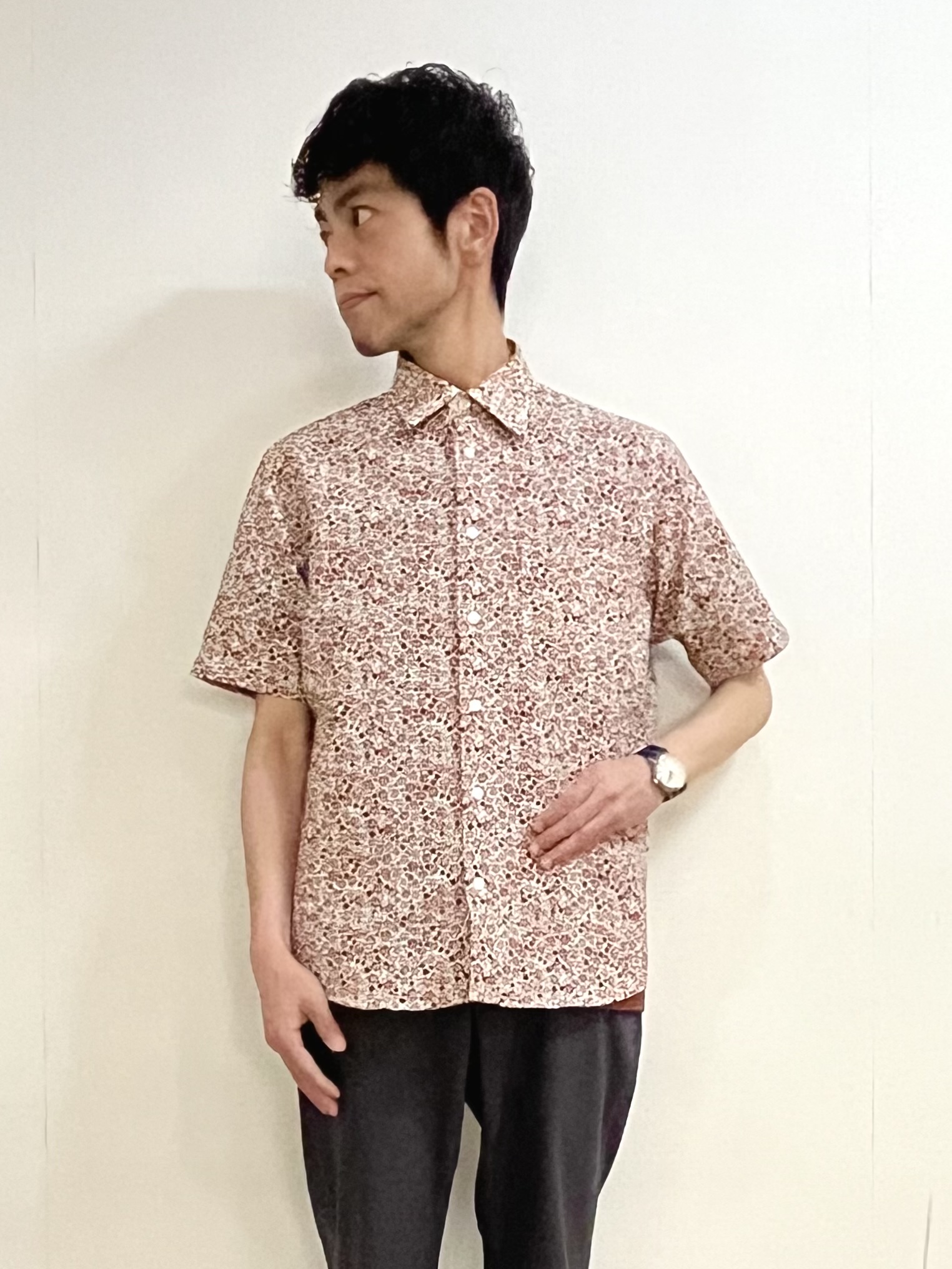 URAさんの「TAKEO KIKUCHI｜リップル小花シャツ」を使ったコーディネート