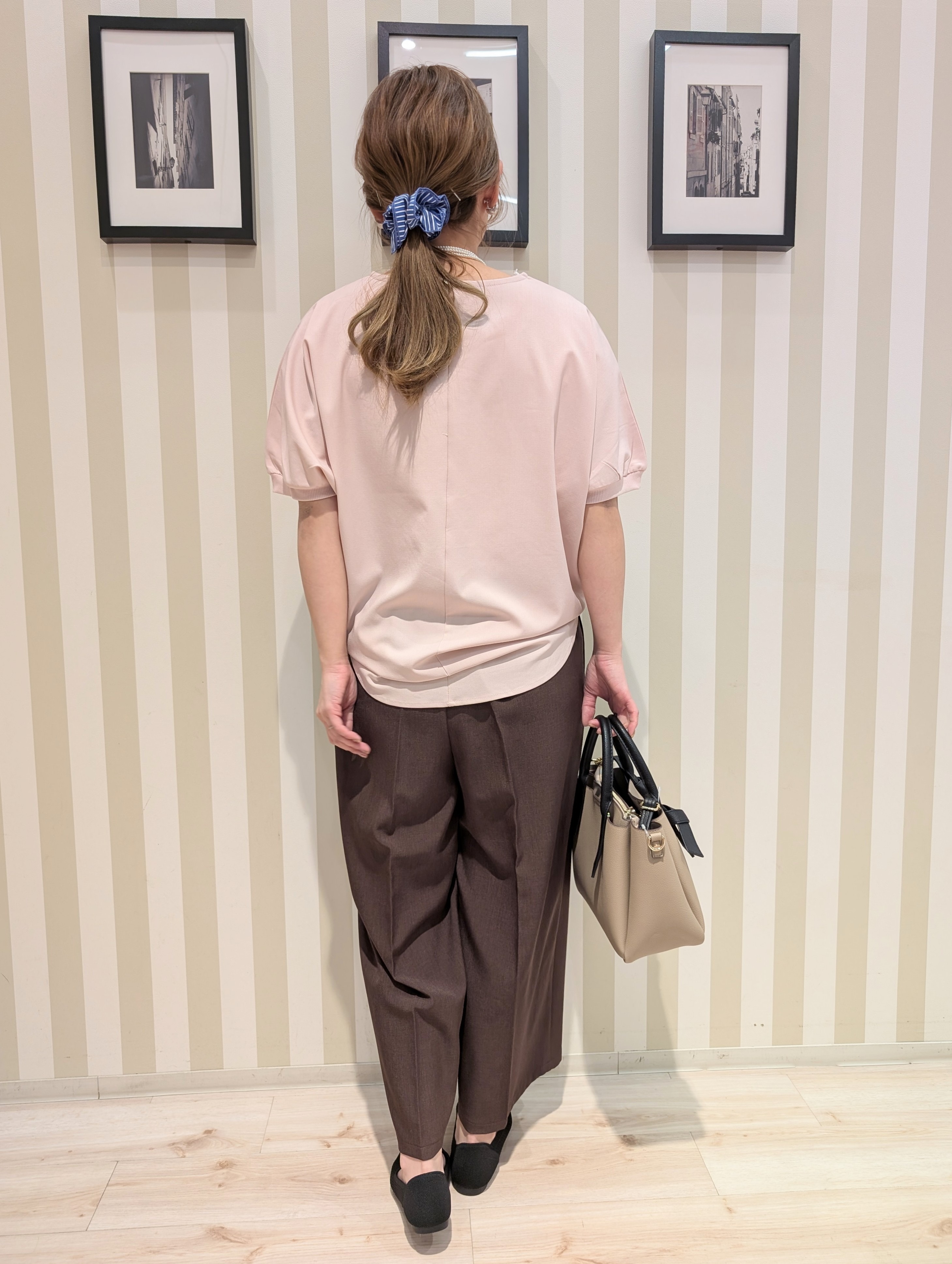 otaさんの「SHOO･LA･RUE｜【洗濯後しわになりにくい】インせず着られる さらっとタッチのドルマンブラウス」を使ったコーディネート