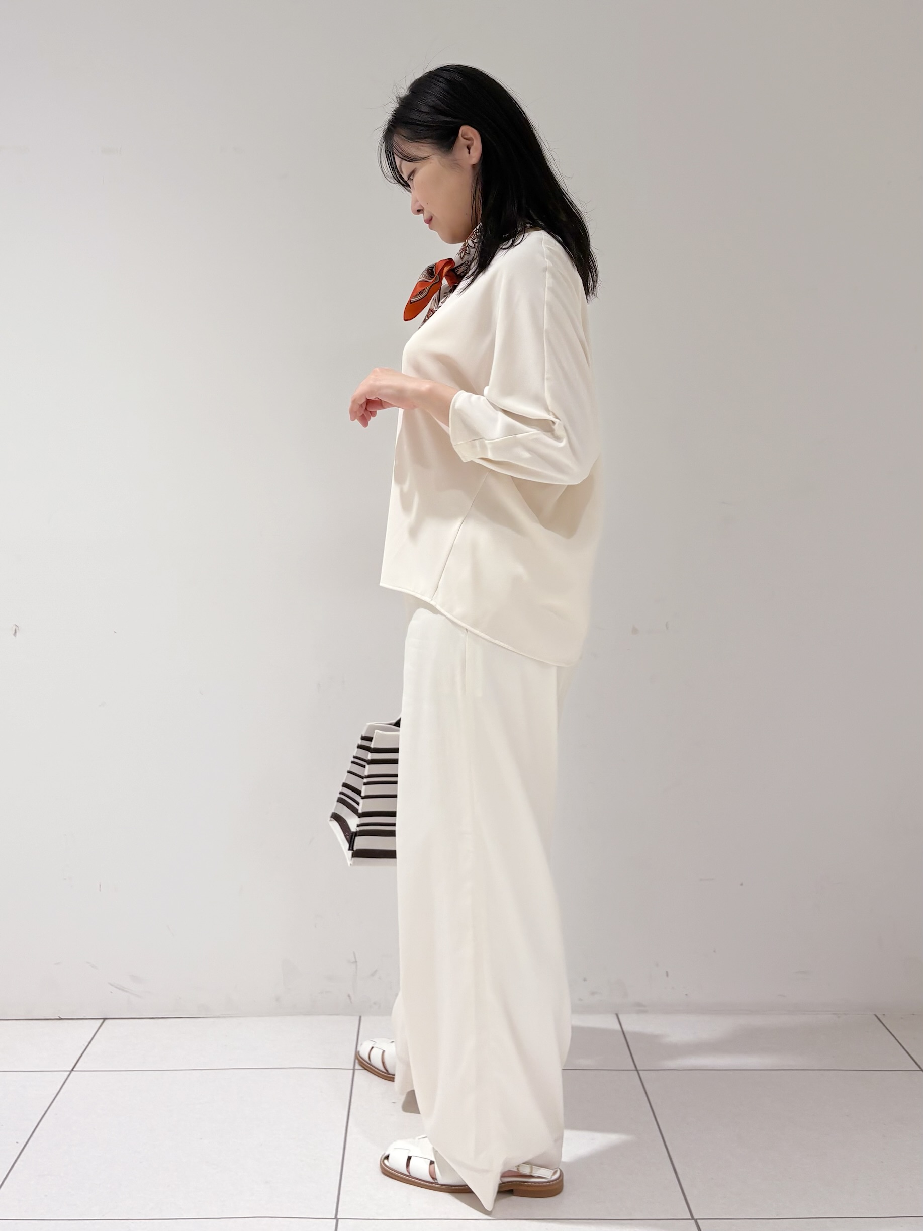 momokoさんの「INDIVI｜【接触冷感／透湿／着る日傘】ドルマントップス」を使ったコーディネート