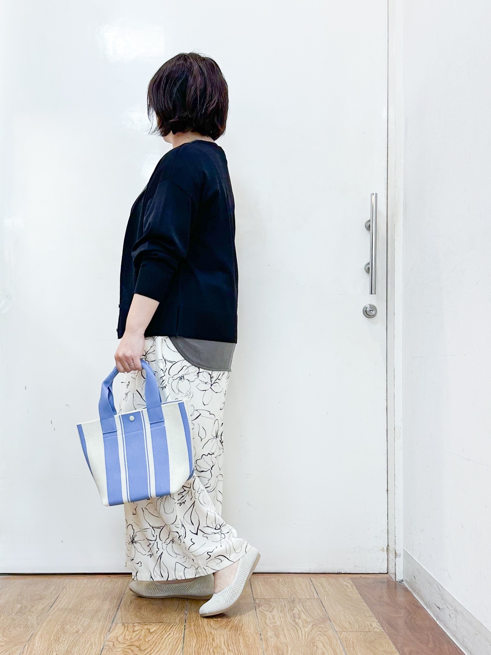 haruさんの「SHOO･LA･RUE｜【洗濯機可/UV】さらっとしたタッチが心地よい ショート丈 Vネックカーディガン」を使ったコーディネート