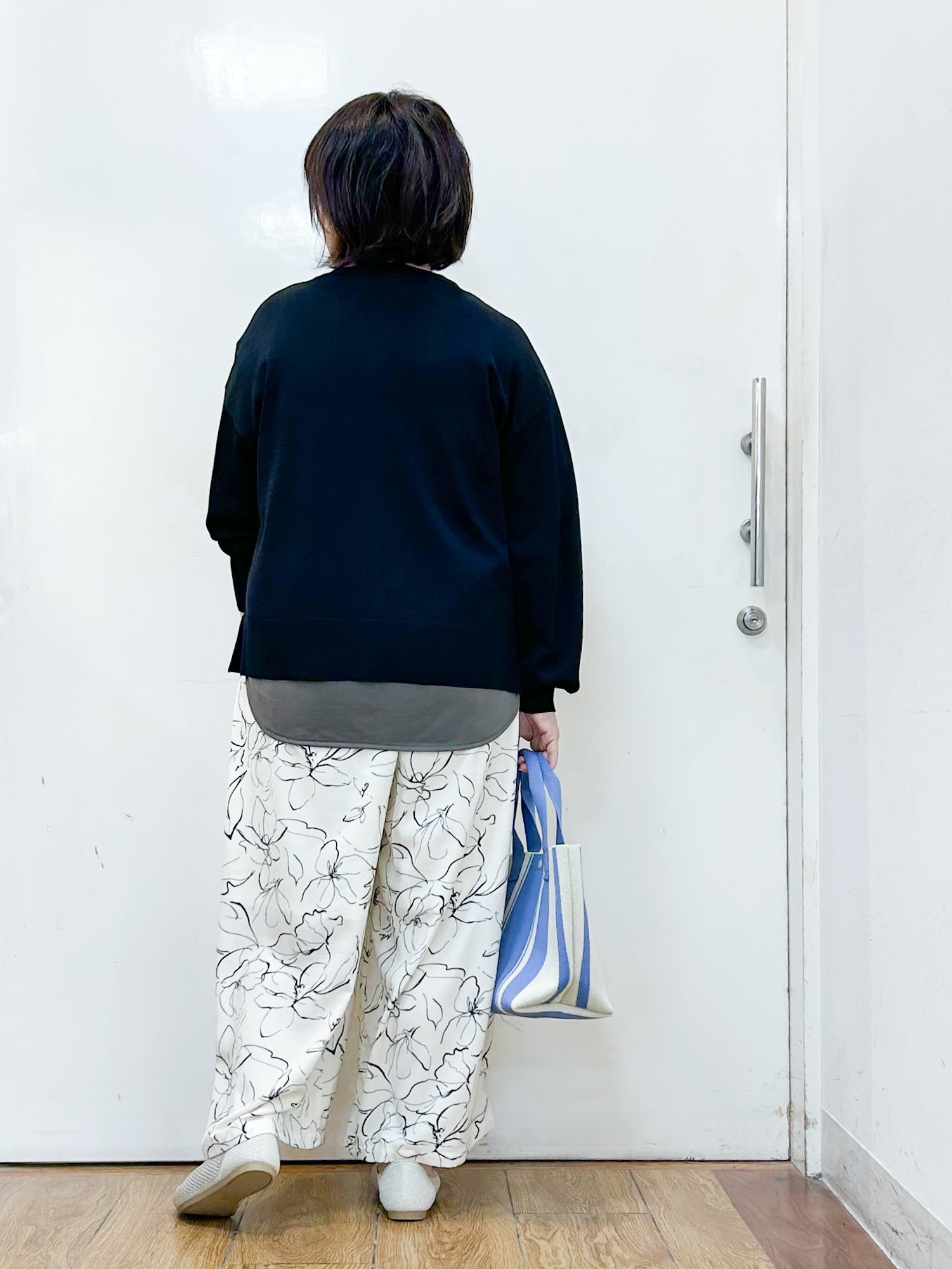 haruさんの「SHOO･LA･RUE｜【洗濯機可/UV】さらっとしたタッチが心地よい ショート丈 Vネックカーディガン」を使ったコーディネート