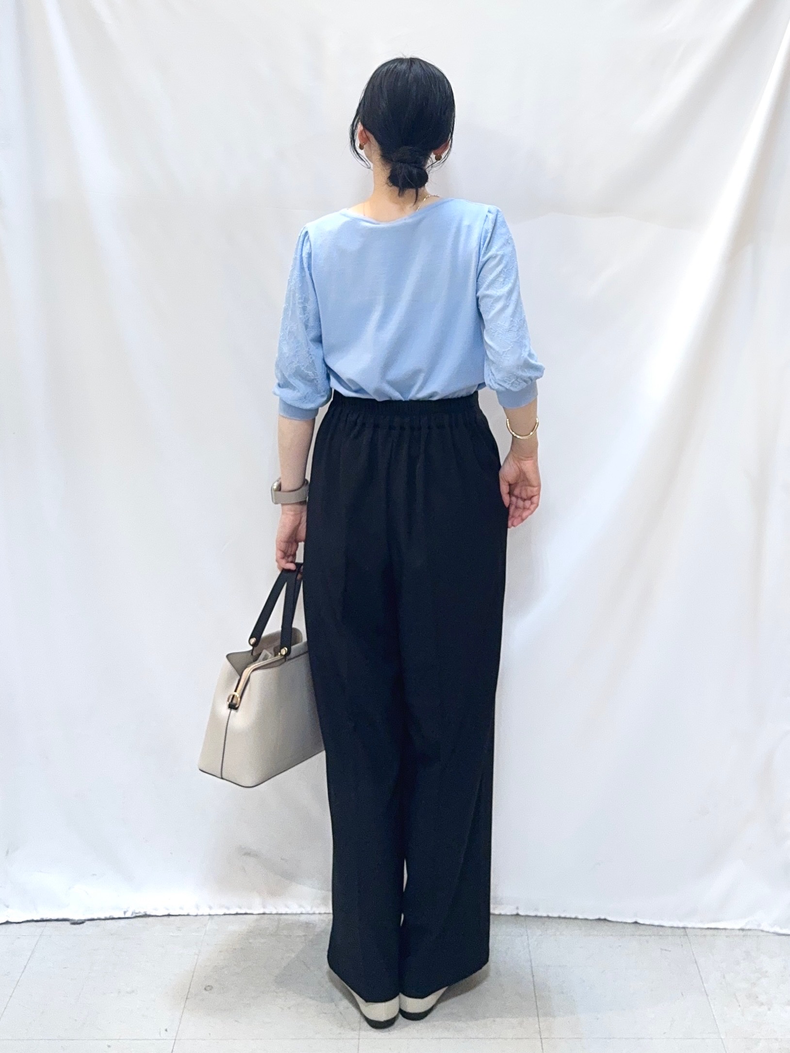 𝐇𝐢𝐫𝐨𝐦𝐢さんの「SHOO･LA･RUE｜【洗濯機可/S-LL】シンプルだけど華やか レースの5分袖ニット」を使ったコーディネート